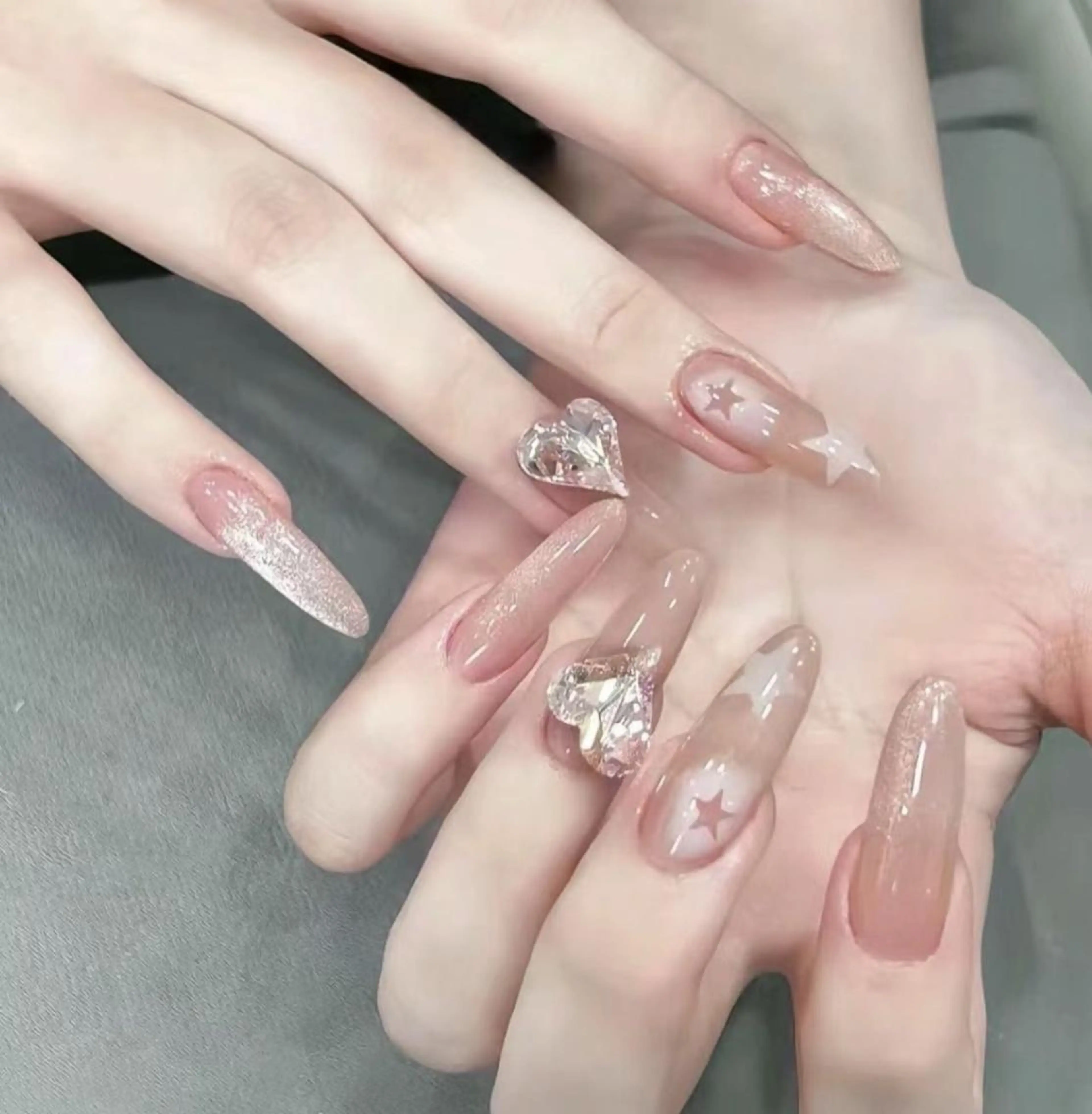 ネイル アートネイル 長さ出し ネイルチップ Queens マオのネイルデザイン