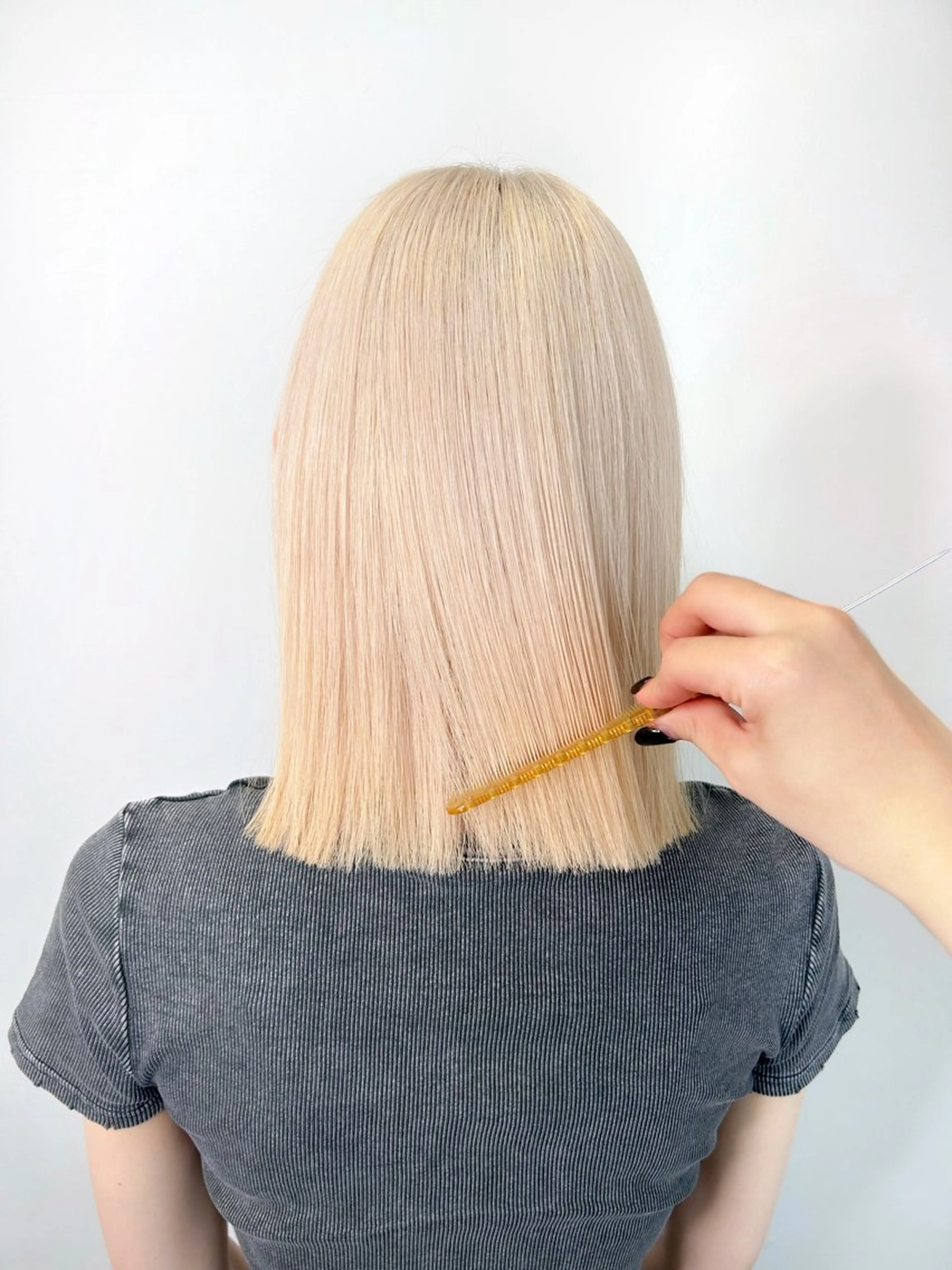 ミディアム カラー ベージュカラー ミルクティーベージュ ホワイトミルクティーベージュ ヘアカラー デザインカラー/ハイ トーン/konomiのヘアスタイル