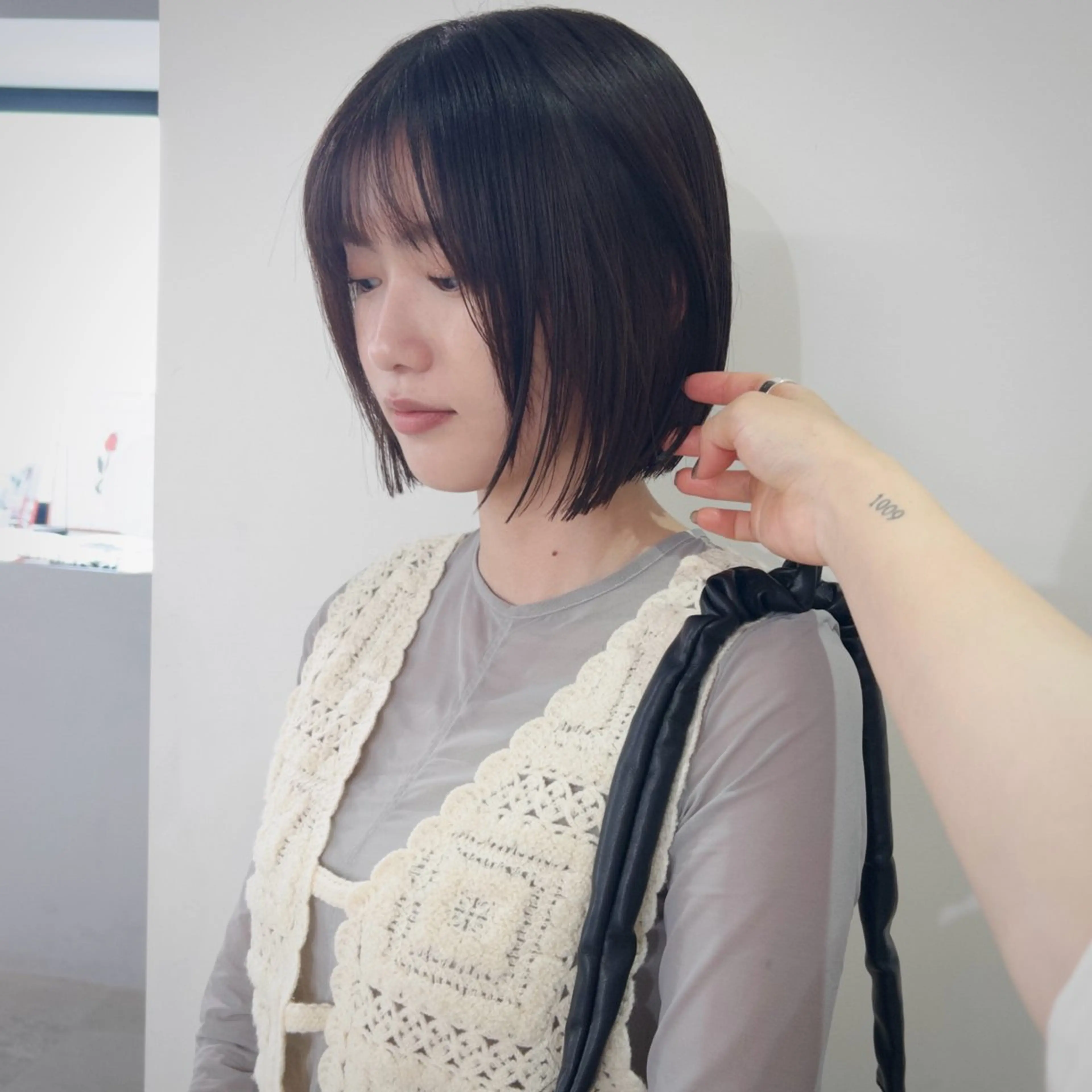 ショート カラー 透明感カラー 顔まわりレイヤー 顔周りカット ハッシュカット レイヤーカット カット ヘアカラー トリートメント nonoka オリーブ/グレージュのヘアスタイル