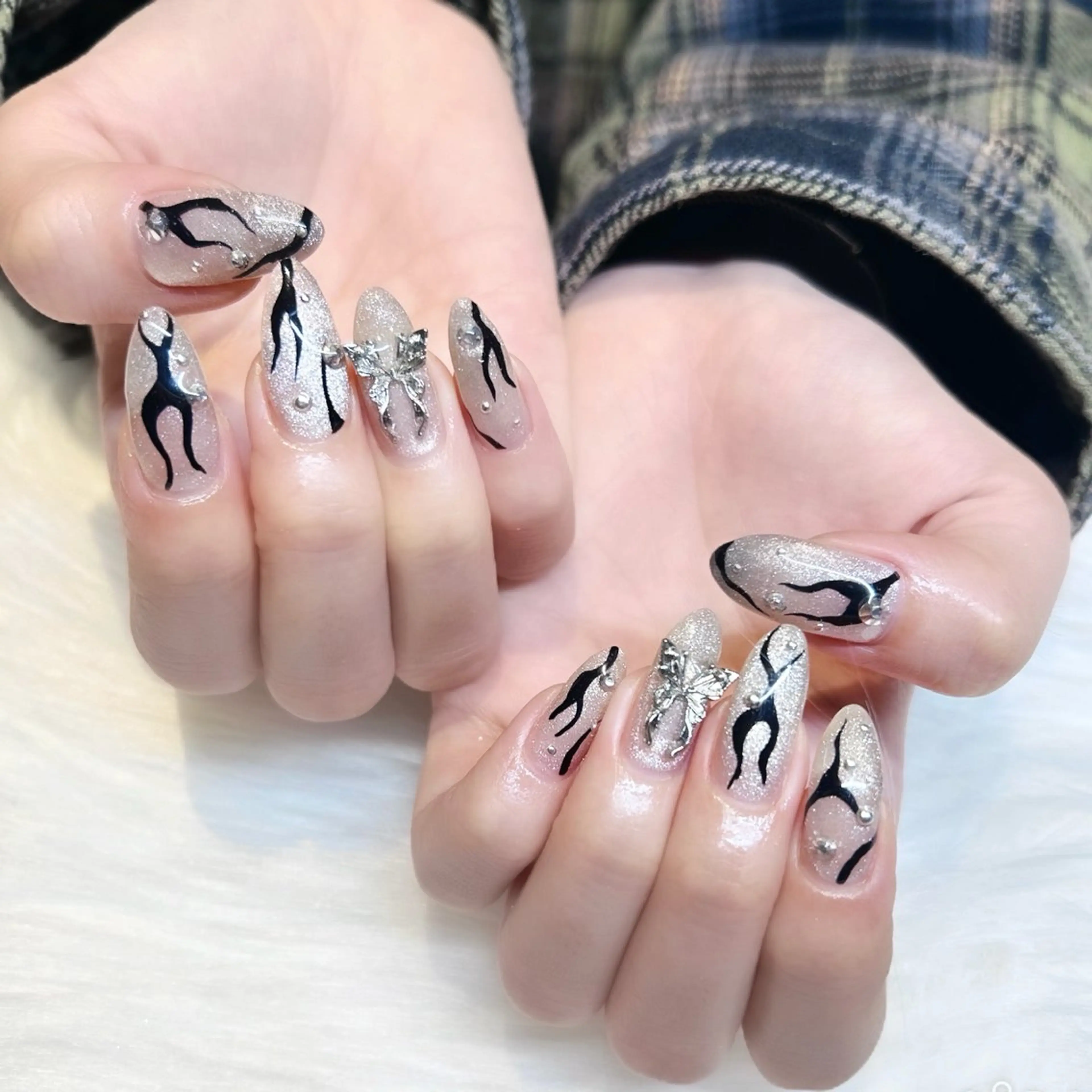 ネイル 韓国ネイル マグネットネイル ハンドネイル ぷりゅねる 心斎橋のネイルデザイン