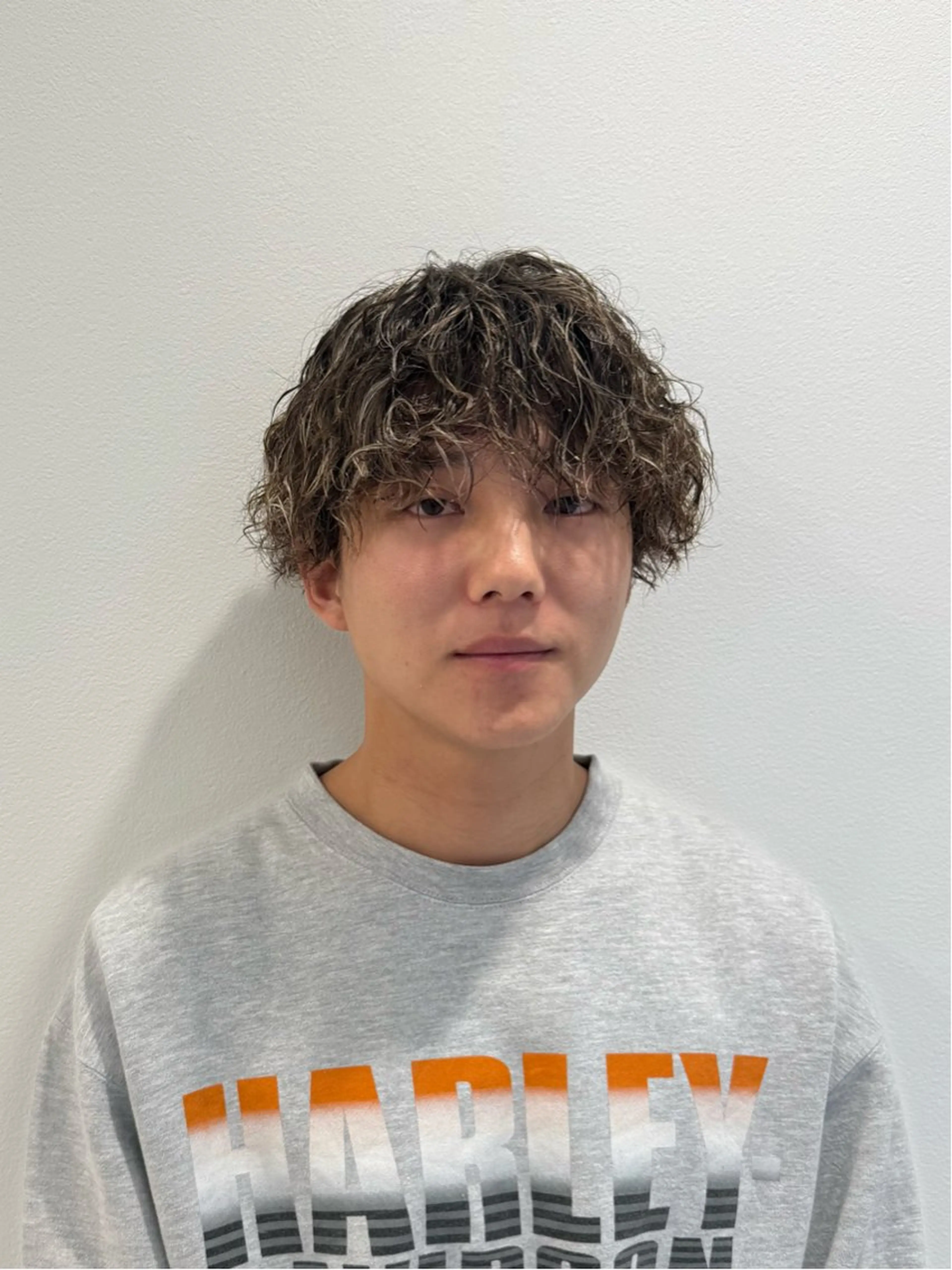 ショート カラー パーマ メンズ メンズハイライト メンズメッシュ ベージュカラー ハイライトカラー メッシュ sonam by lange所属・NAGASHIMA RINAのマツエク・マツパデザイン