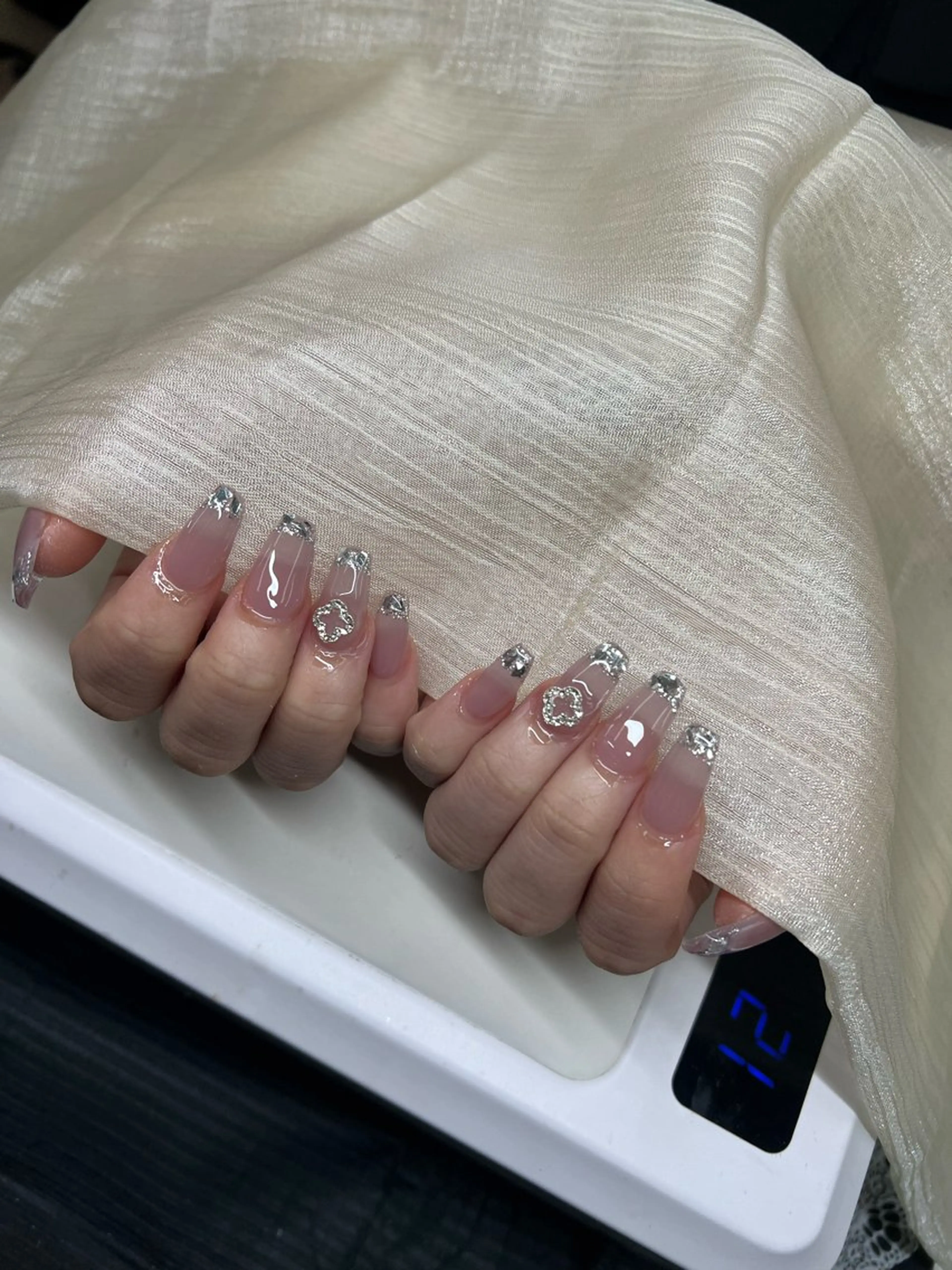 ネイル R nail salon新宿三丁目店所属・R nailのネイルデザイン