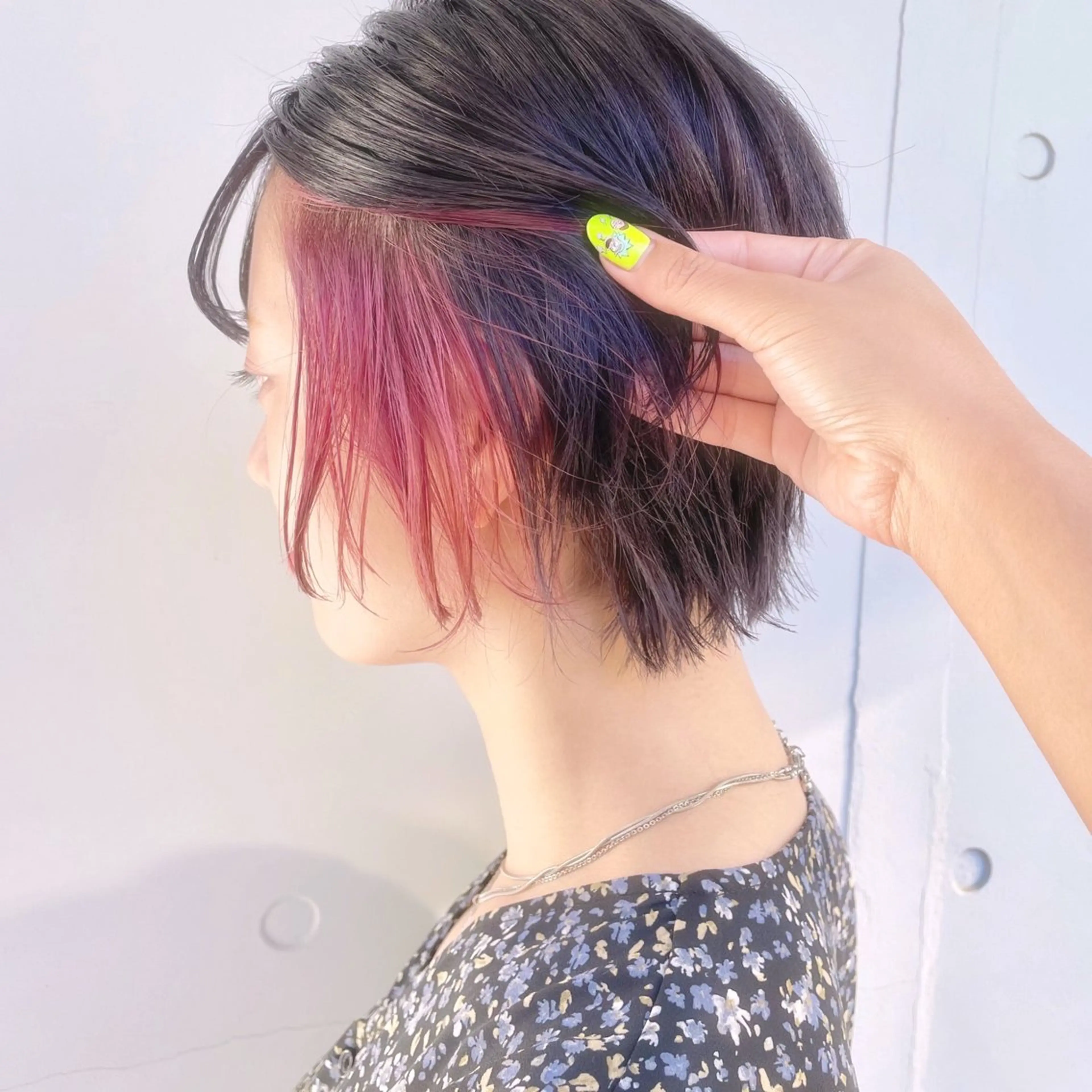 ショート カラー アディクシーカラー ベージュカラー 黒髪 ブリーチ ブルーカラー ヘアカラー 藤澤 夏実/インナーカラーのヘアスタイル