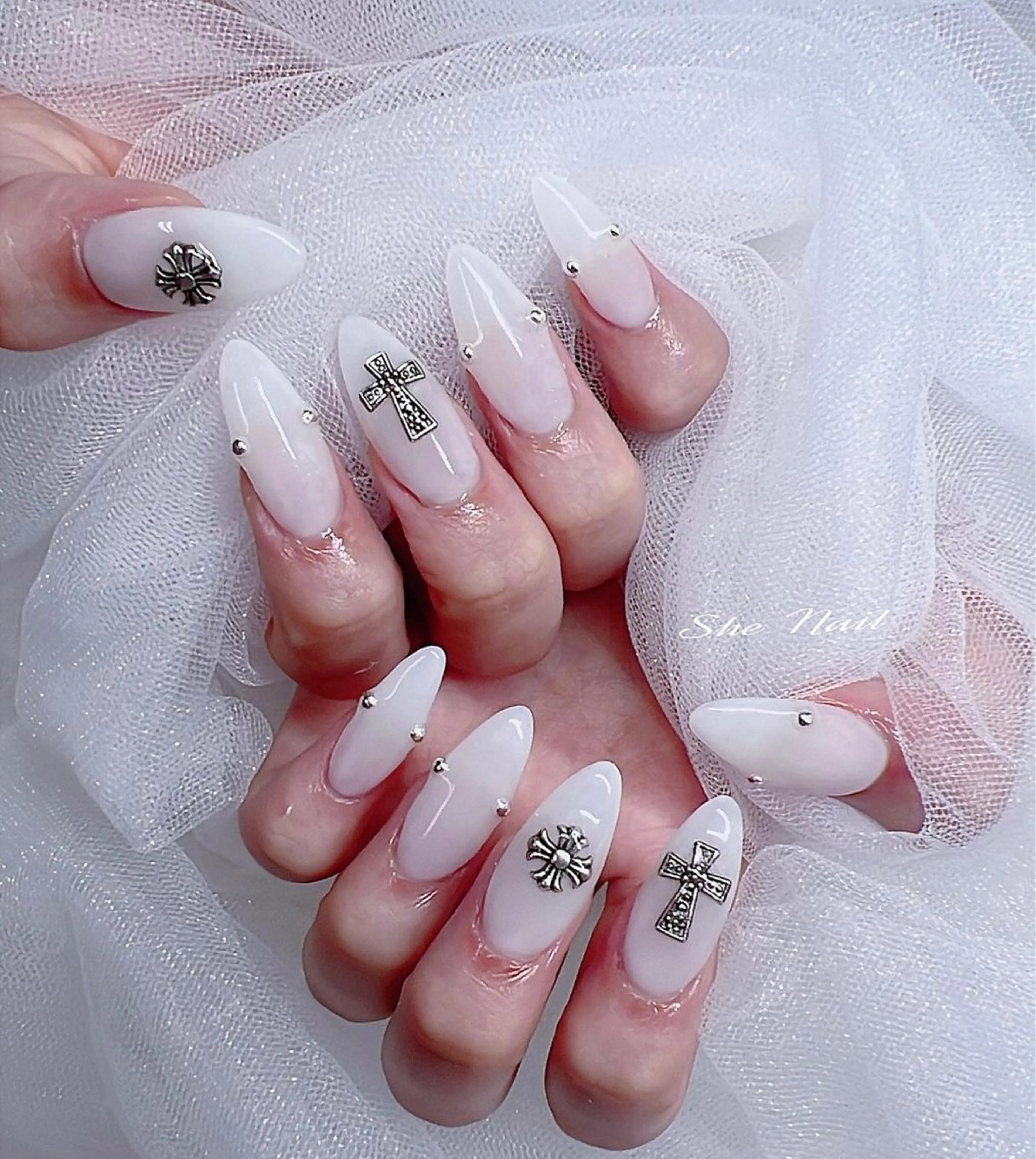 ネイル チークネイル 長さ出し フレンチネイル マグネットネイル ミラーネイル She   Nail所属・ISA_ BELLAのネイルデザイン