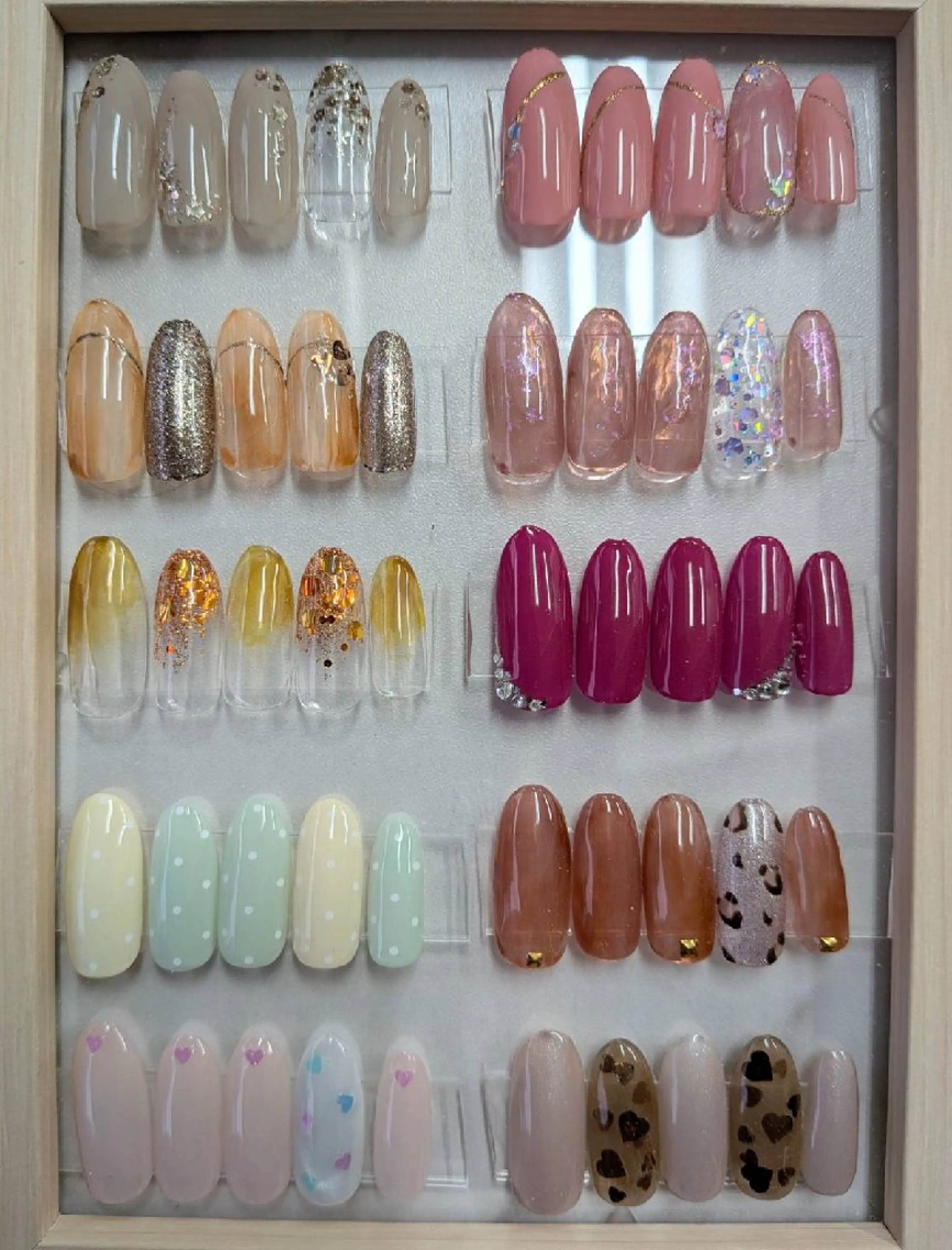 ネイル ホログラムネイル ラメ(グリッター) ストーンネイル ハンドネイル バニーラッシュ Nail. HANAのネイルデザイン