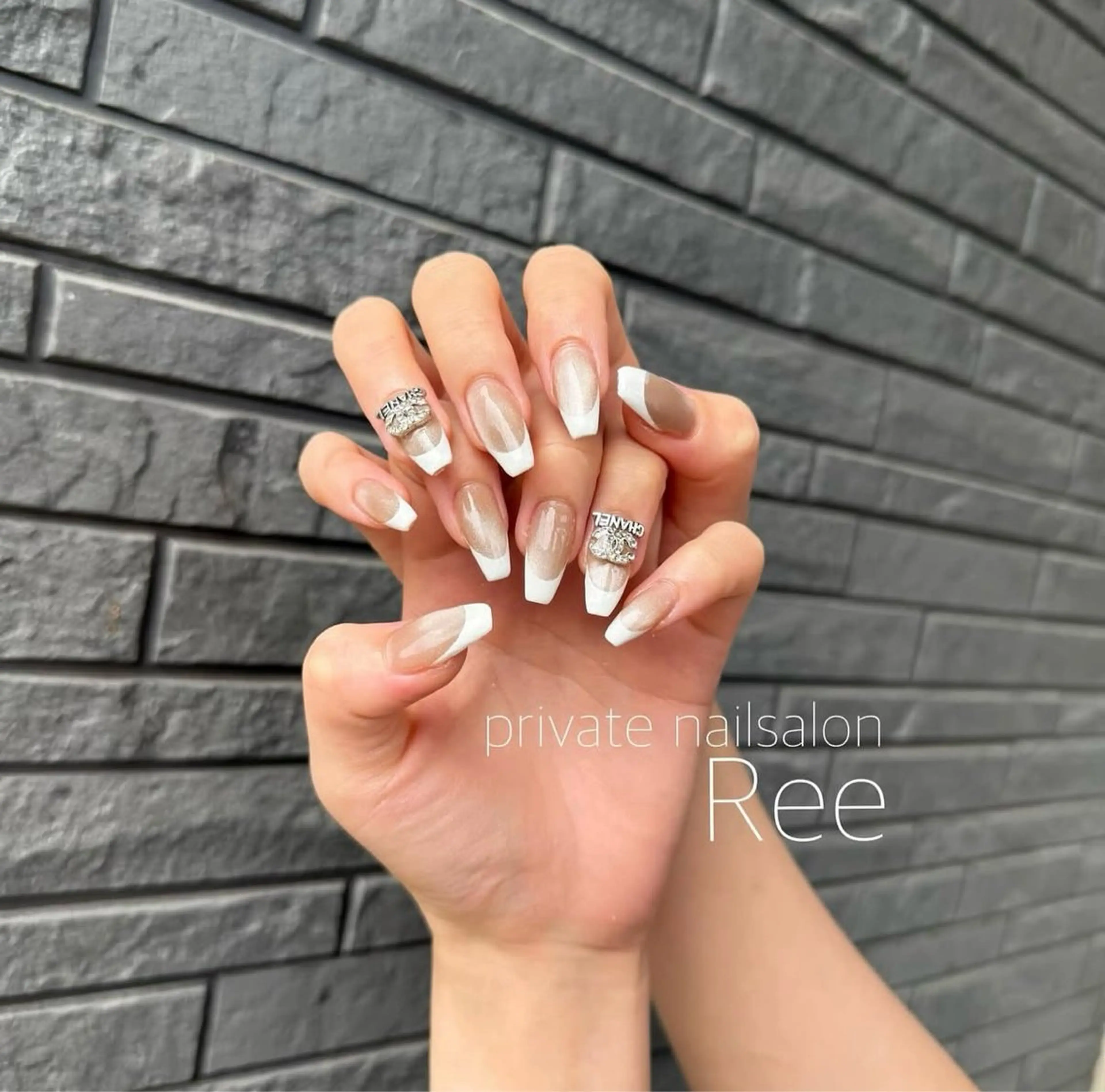 ミディアム 知花 梨花のネイルデザイン