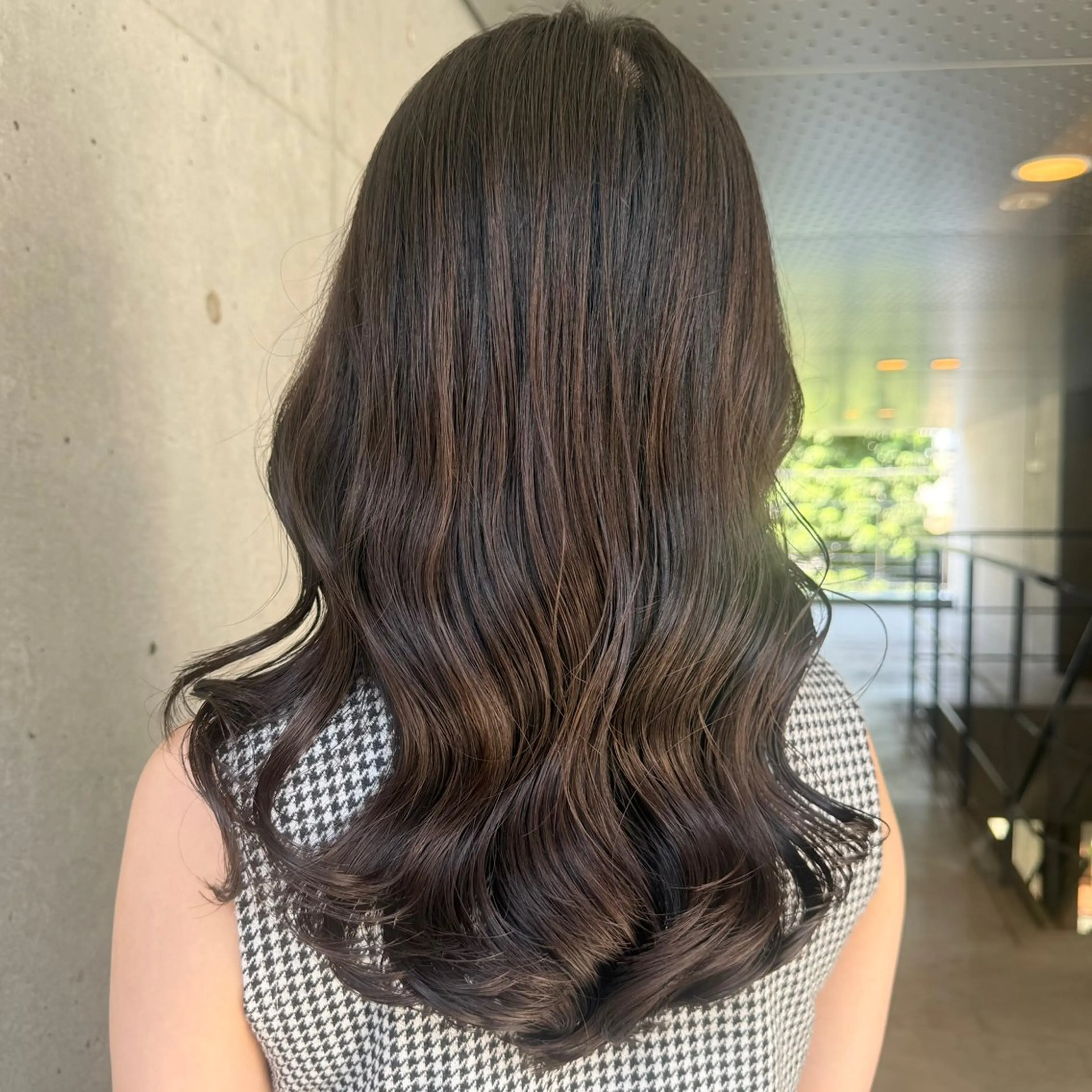 ミディアム パーマ カット ヘアカラー パーマ 表参道|韓国風・コテ 巻き風パーマるい🌀のヘアスタイル