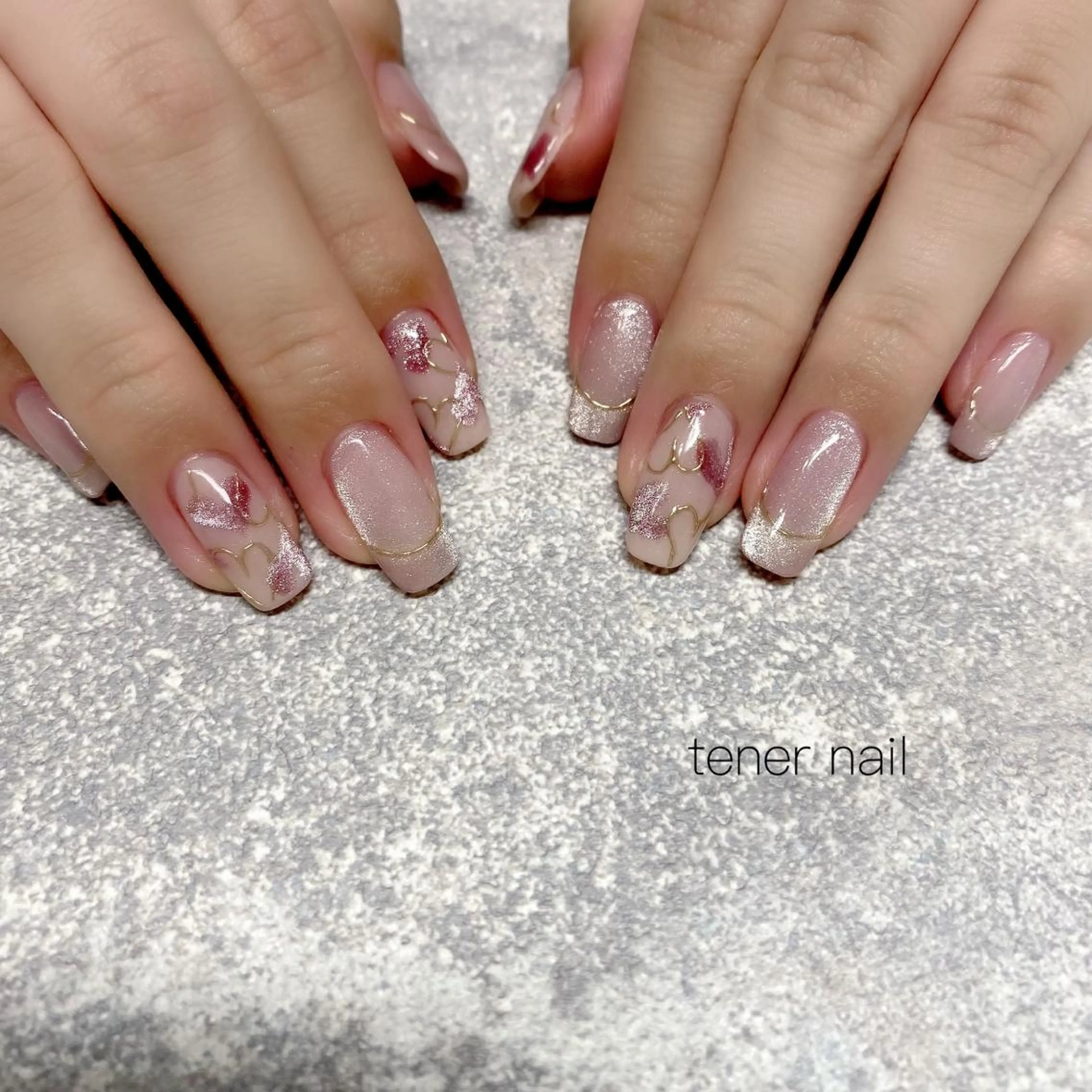 ネイル フレンチネイル マグネットネイル オンブレフレンチ tener  nail  テネルネイル所属・テネルネイル tener nailのネイルデザイン