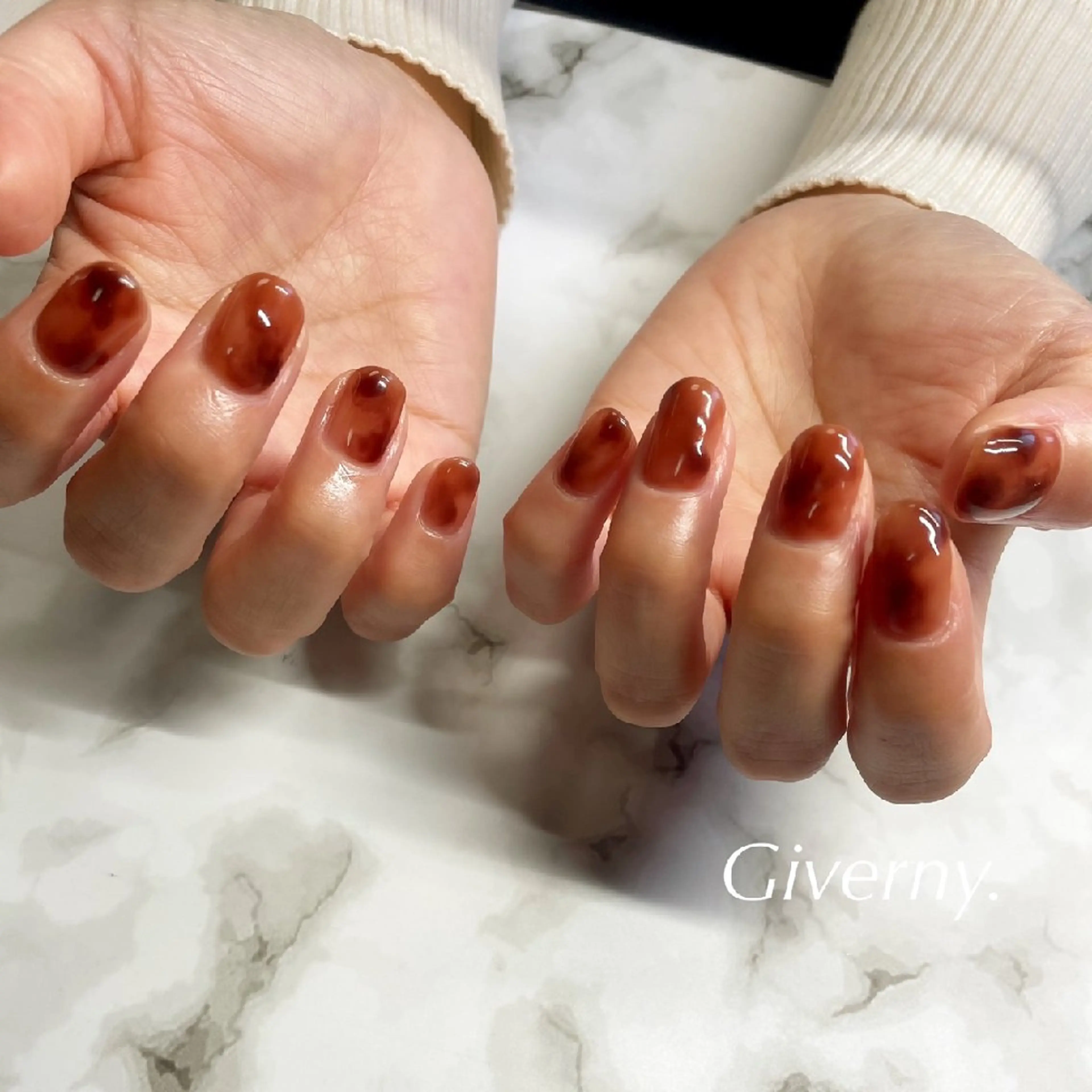 ネイル ニュアンスネイル ハンドネイル Giverny .のネイルデザイン