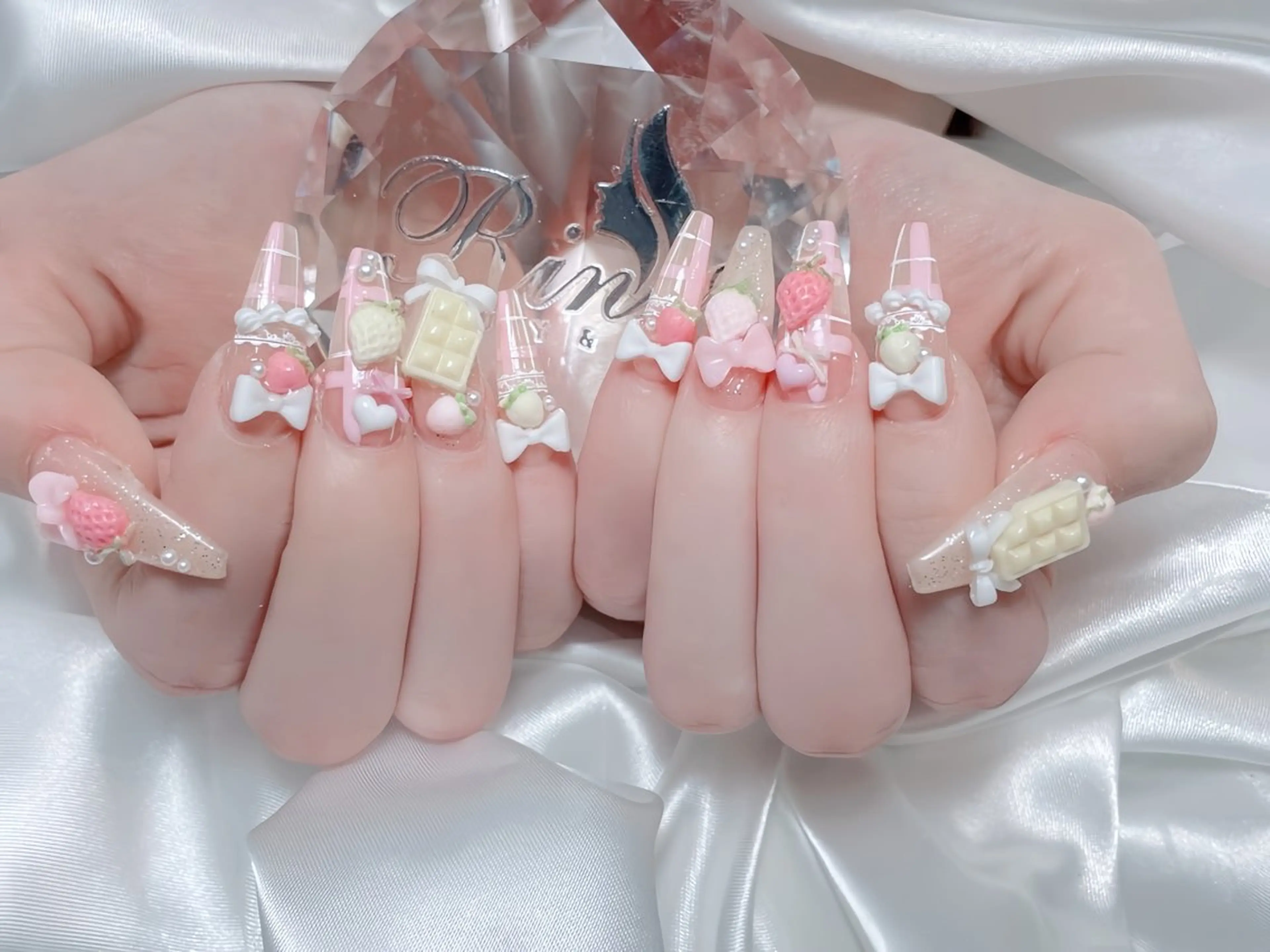 ネイル アートネイル ジェルネイル ロングネイル ニュアンスネイル スカルプネイル ハンドネイル Rin Nail 新大久保店のネイルデザイン