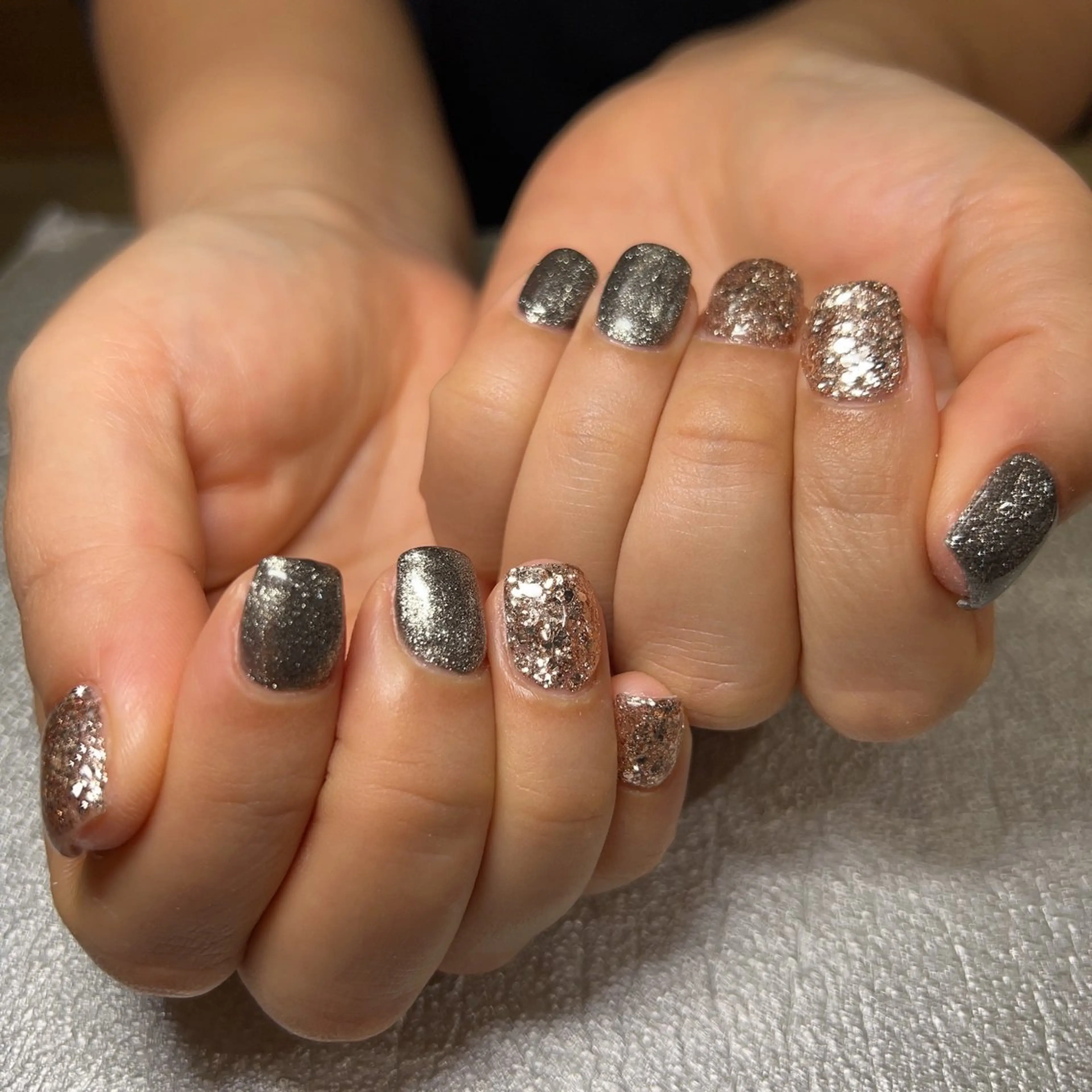 ネイル ゴールド ラメ(グリッター) Total Beauty Salon CURE 津田沼店所属・イエティ .のネイルデザイン