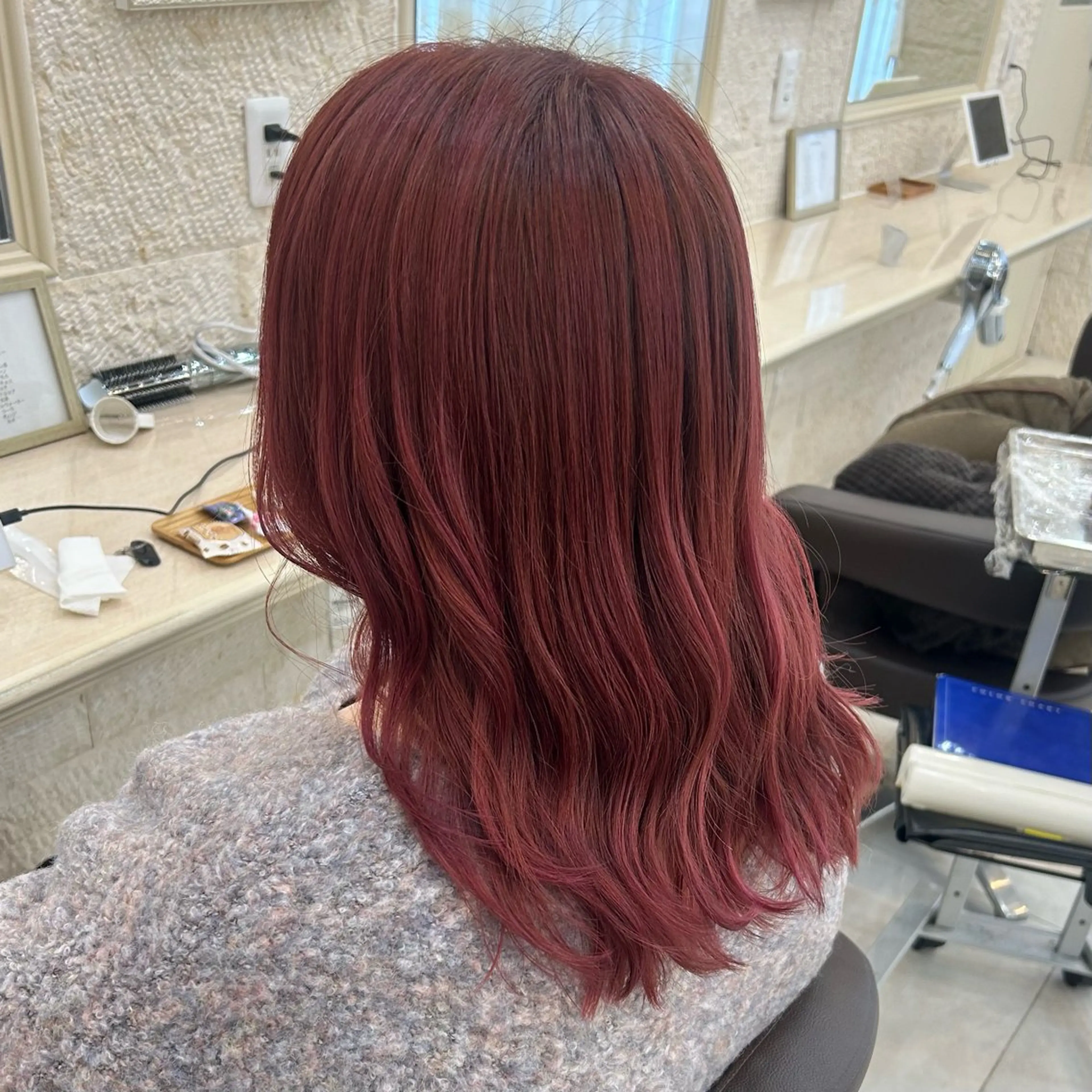 セミロング ヘアカラー 安原 百愛のヘアスタイル