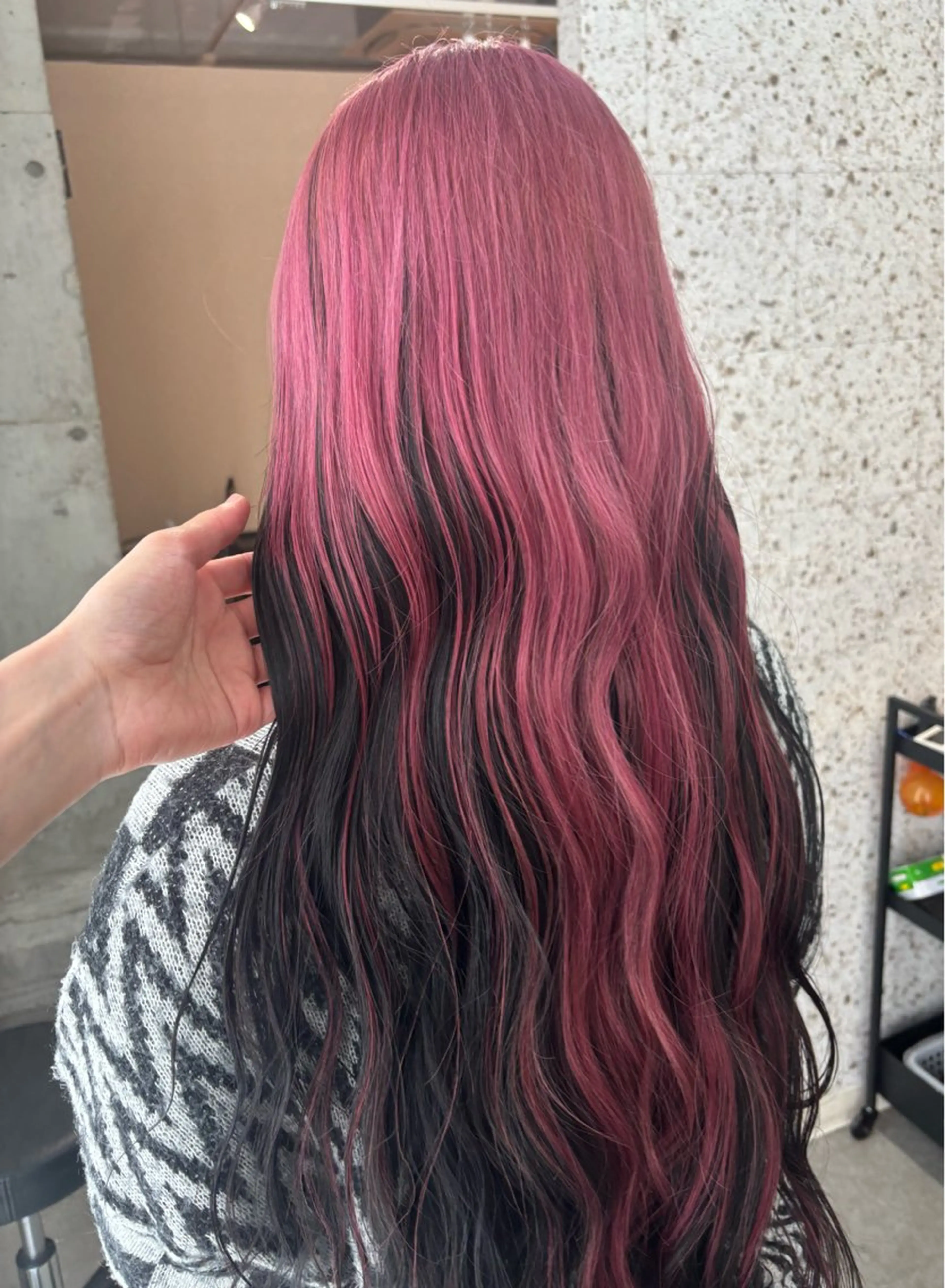 ロング カラー ピンクカラー レッドカラー lani hair salon所属・SHOTO ハイトー ン/デザインカラーのヘアスタイル