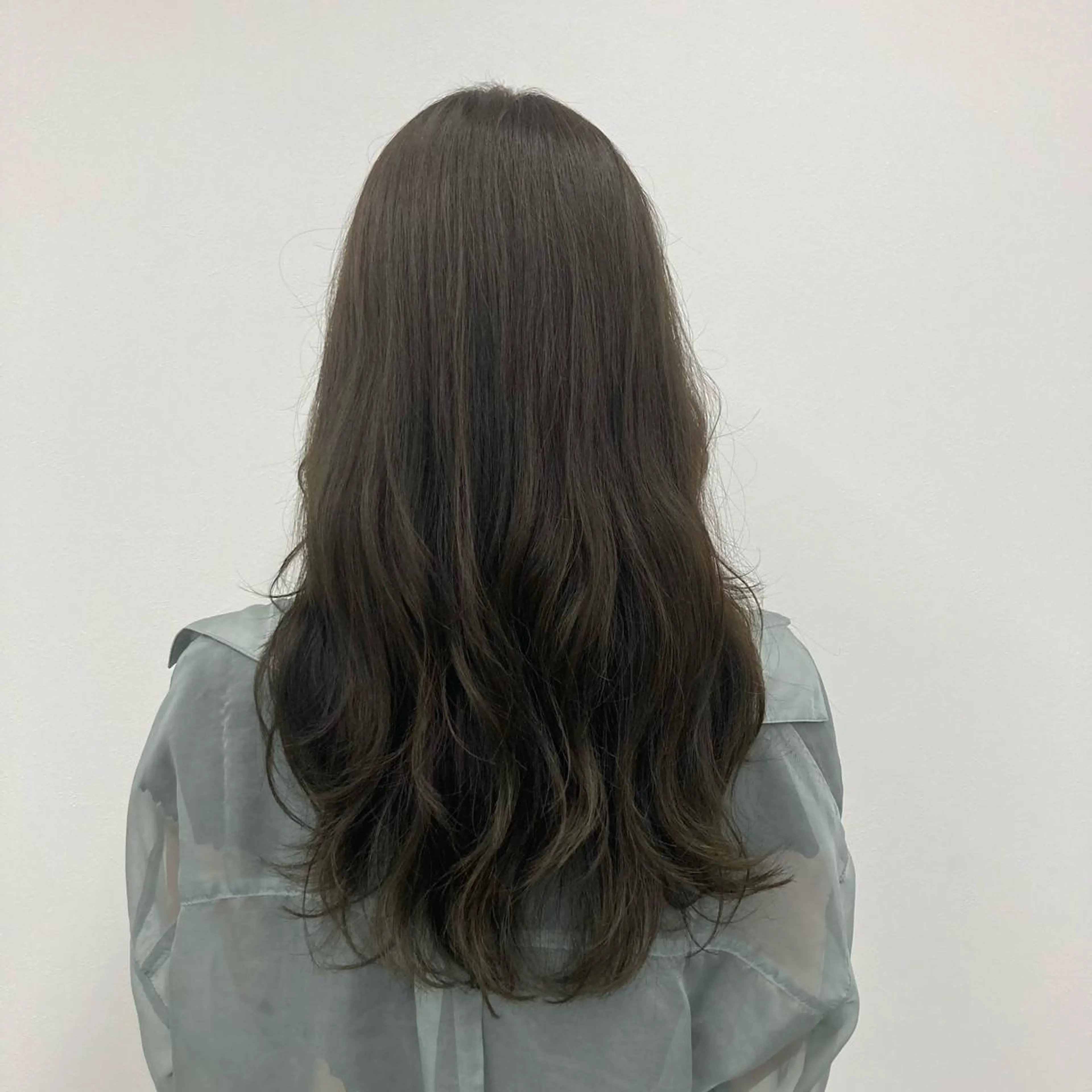 ロング EMIL/上野駅近 /ブリーチ縮毛矯正のヘアスタイル