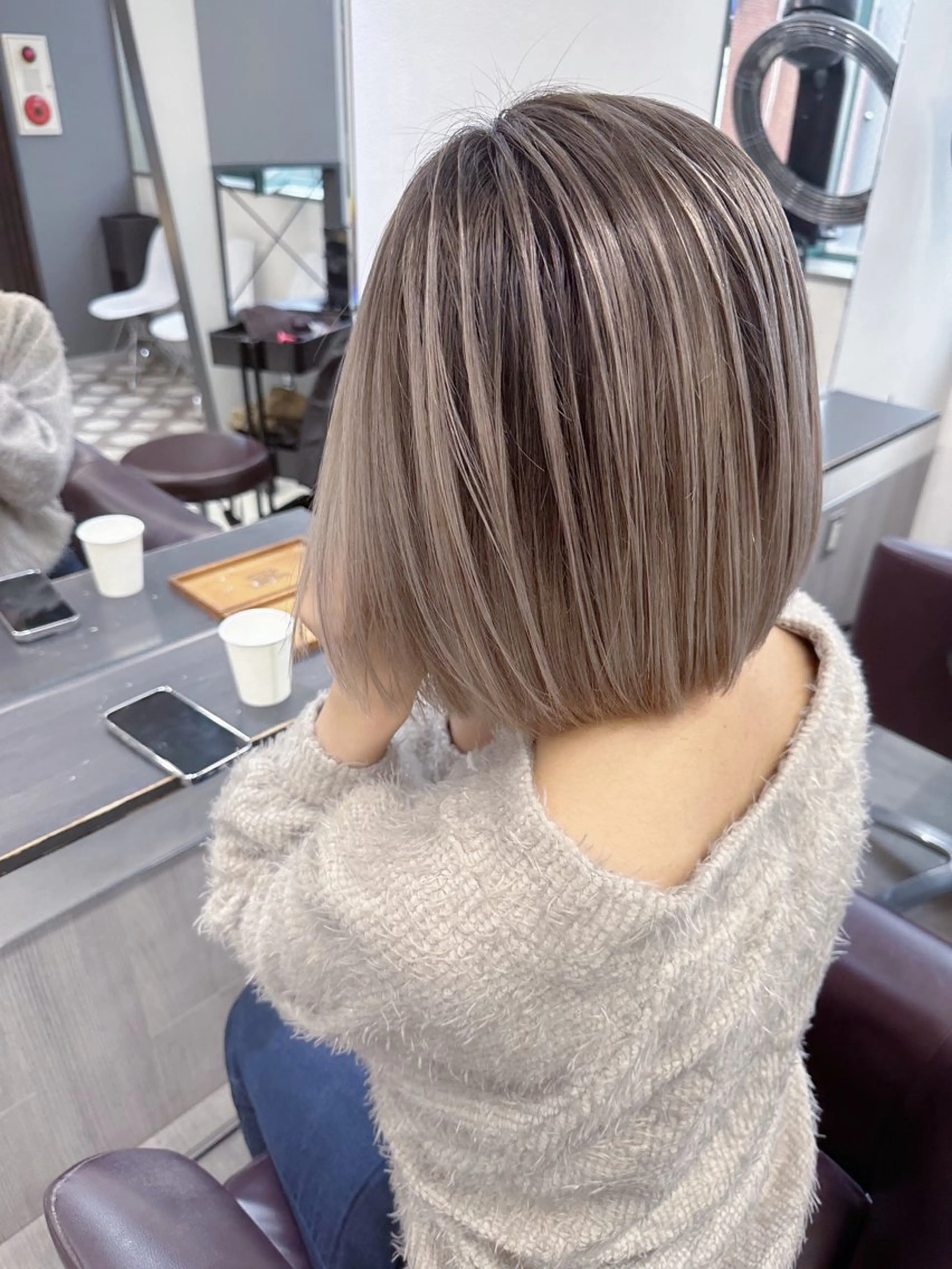 ショート カラー バレイヤージュ ブリーチ デザインカラー ボブ レイヤーカット AiM エイム　韓国レイヤーのヘアスタイル