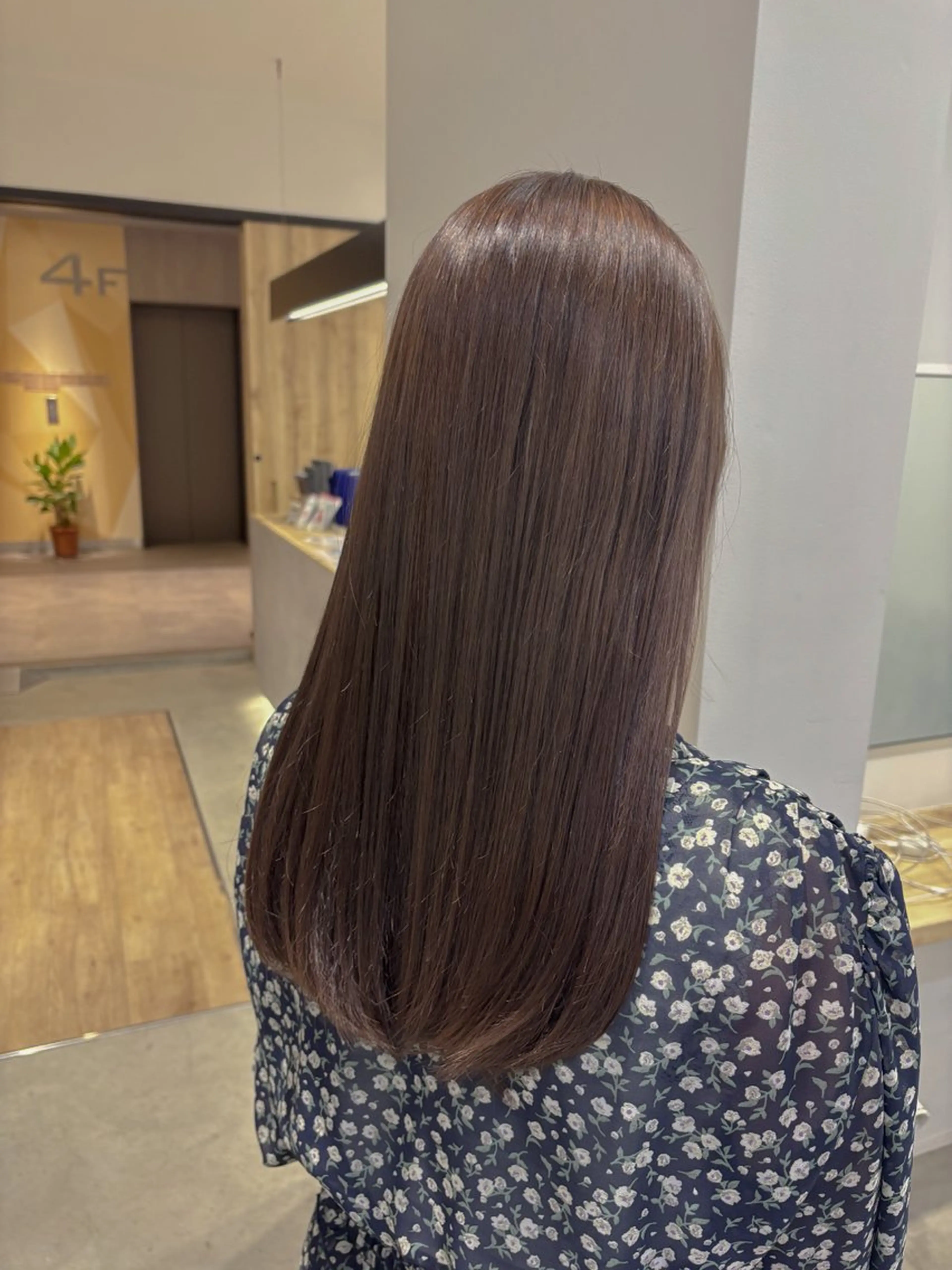 セミロング カラー ヘアカラー 須藤 萌のヘアスタイル