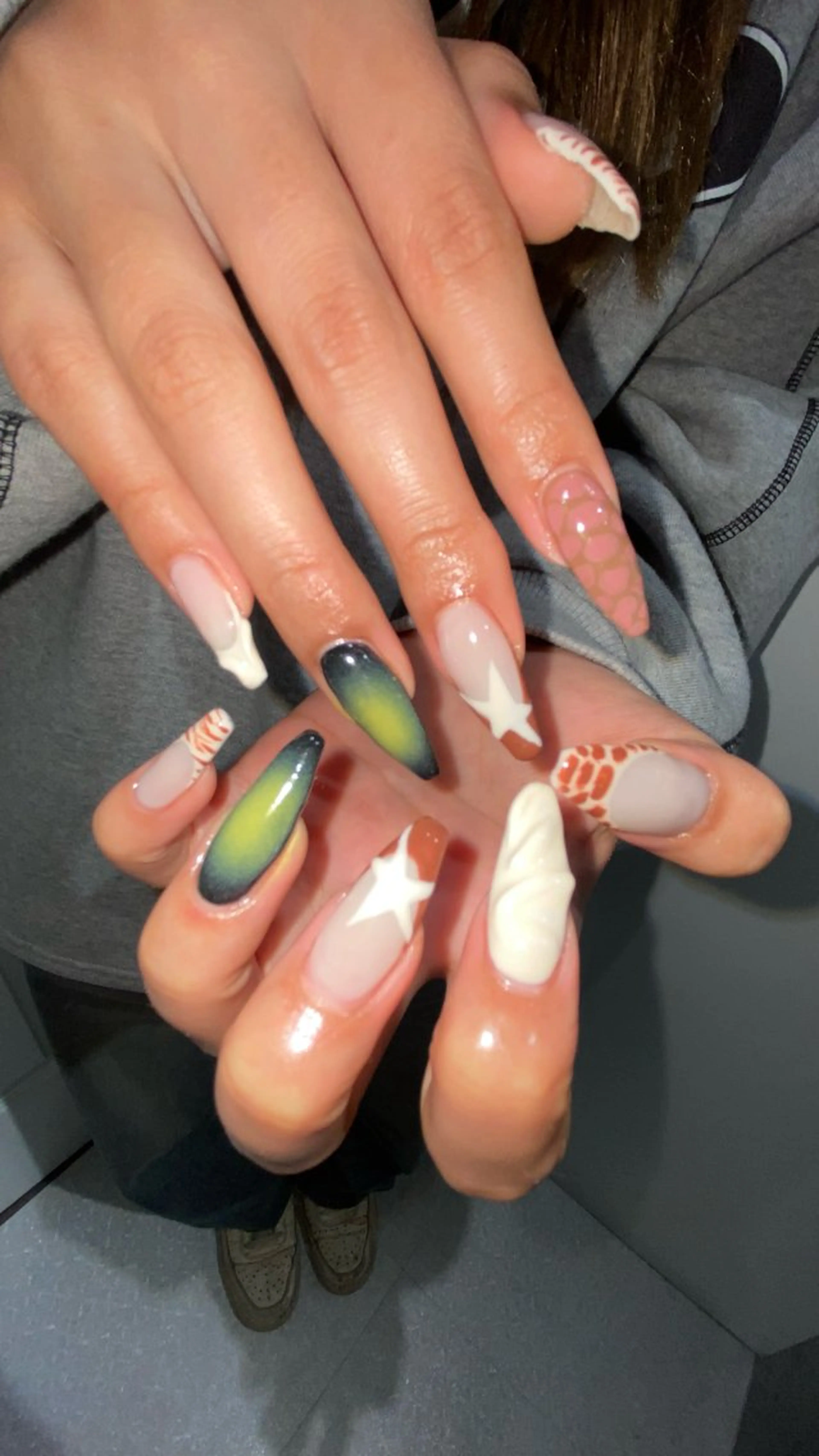 ネイル ハンドネイル カンナ【Y2Kネイル /コーンロウ】のネイルデザイン