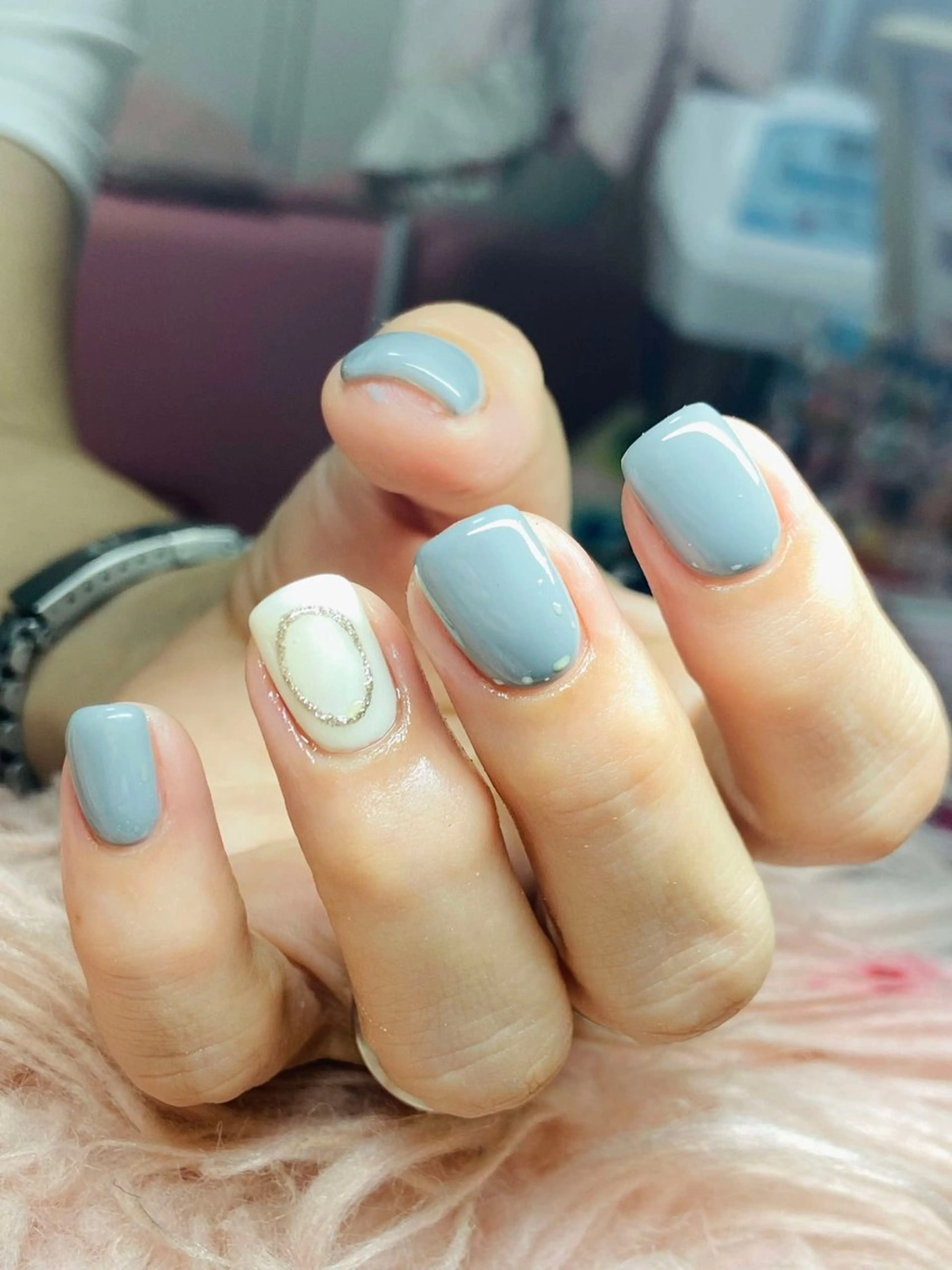 自爪ネイル、ワンカラー＋簡単アート2本2000円の写真