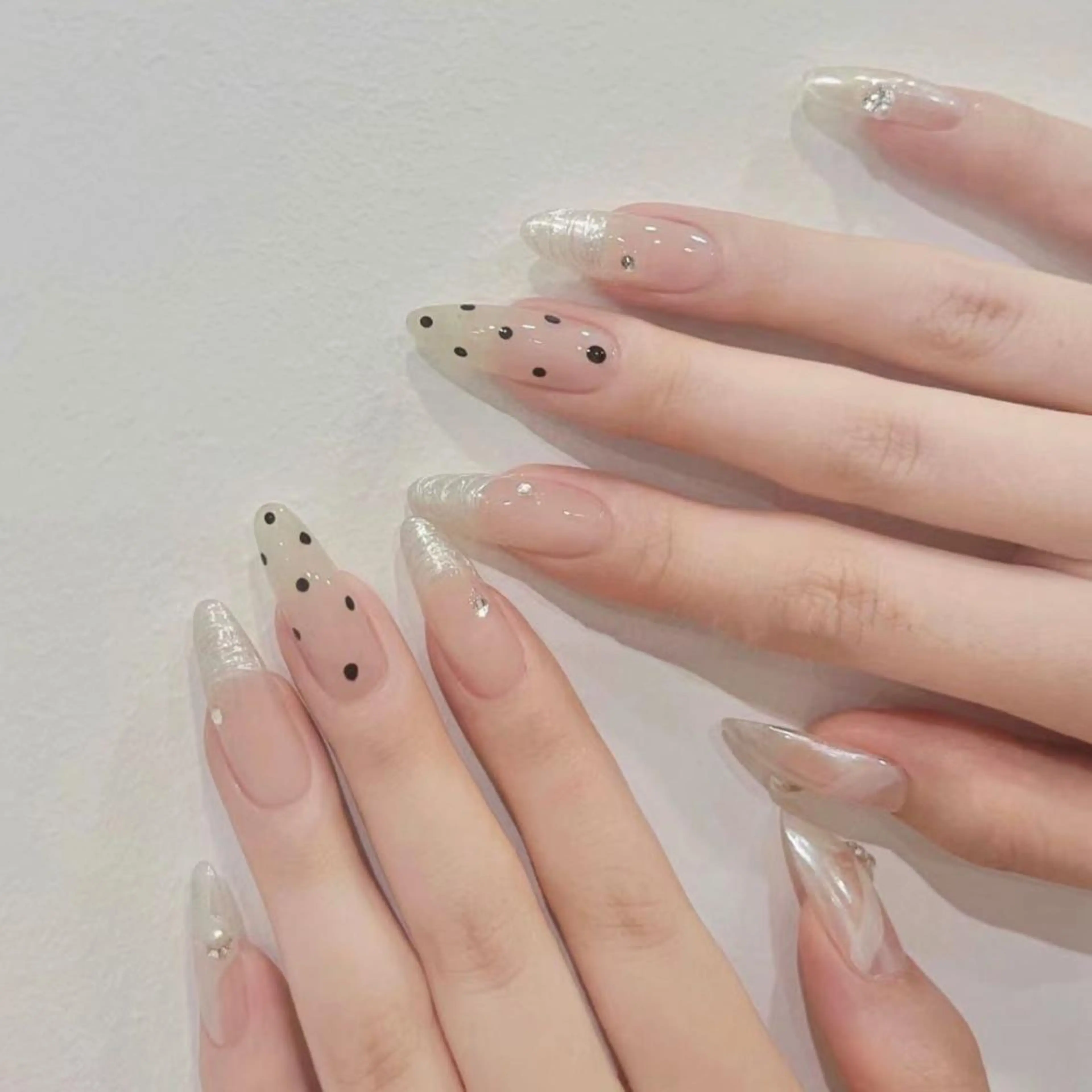 ネイル アートネイル 長さ出し ネイルチップ Queens ciciのネイルデザイン