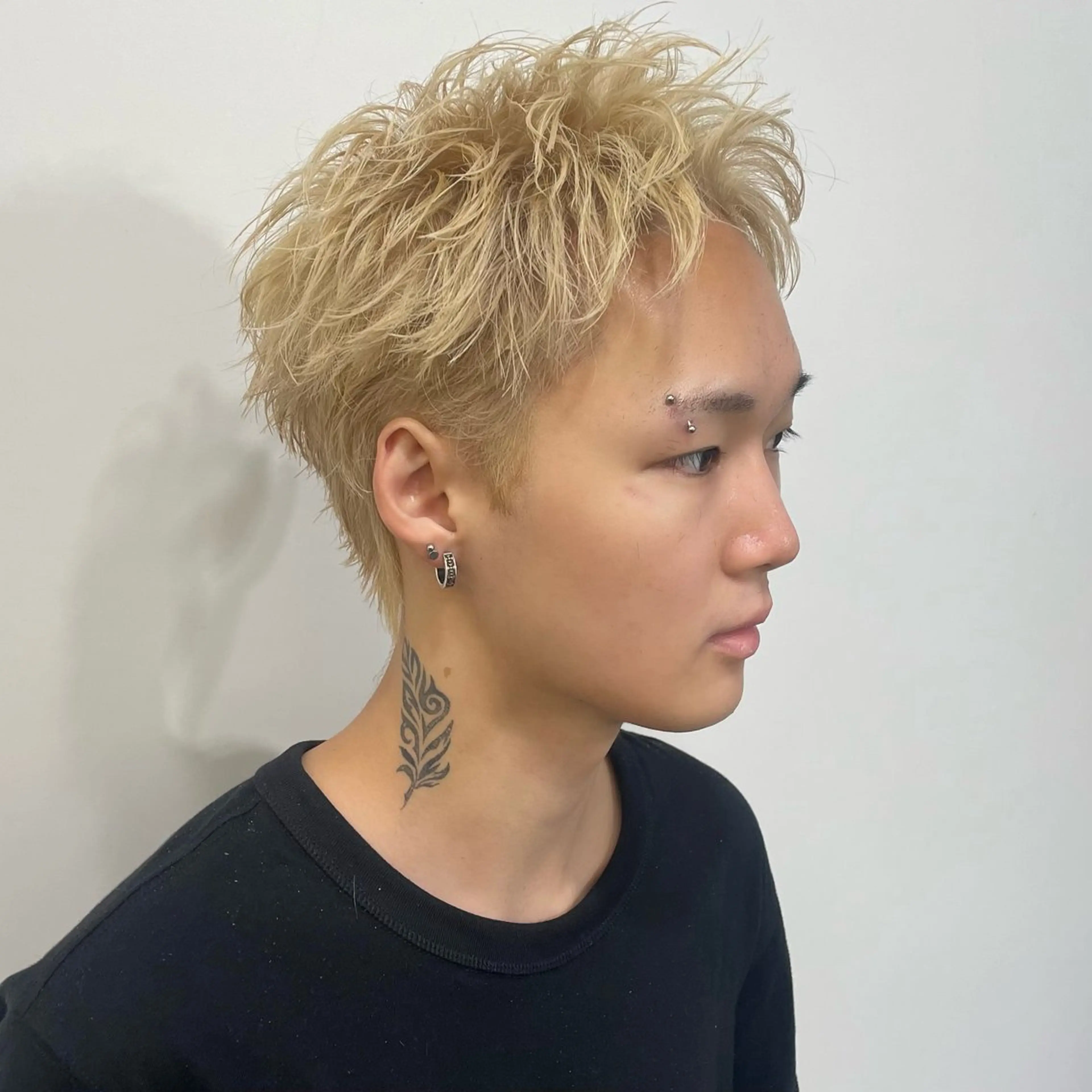 ショート ハイライト 韓国風ヘア レイヤーカット ショートヘア 縮毛矯正 カット ヘアカラー 🫧 下島友弥 【メンズ特化美容師】のヘアスタイル