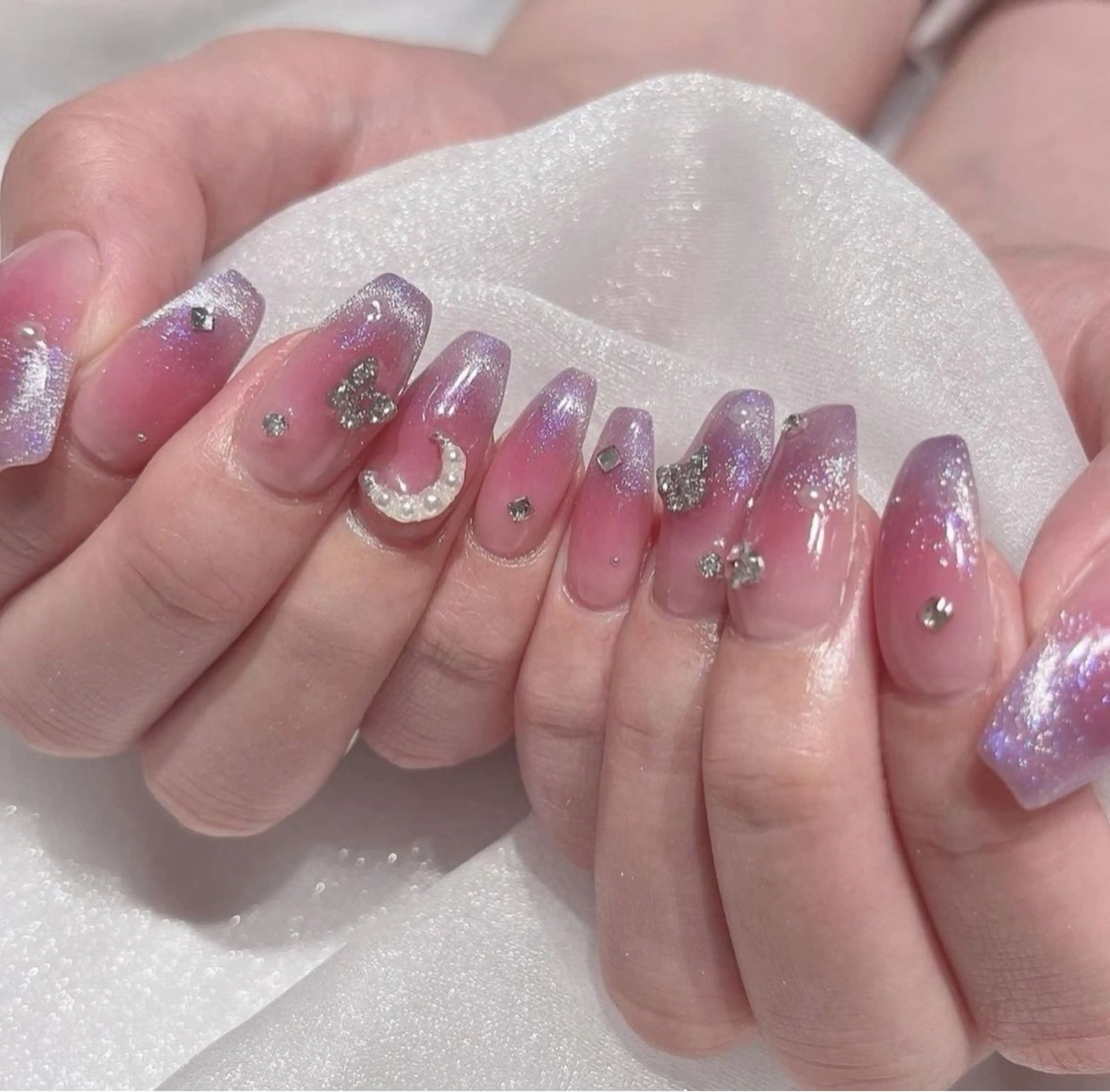 ネイル マグネットネイル ピンク ネイルチップ 冬ネイル クリスマス ハンドネイル Lee Nailsのネイルデザイン