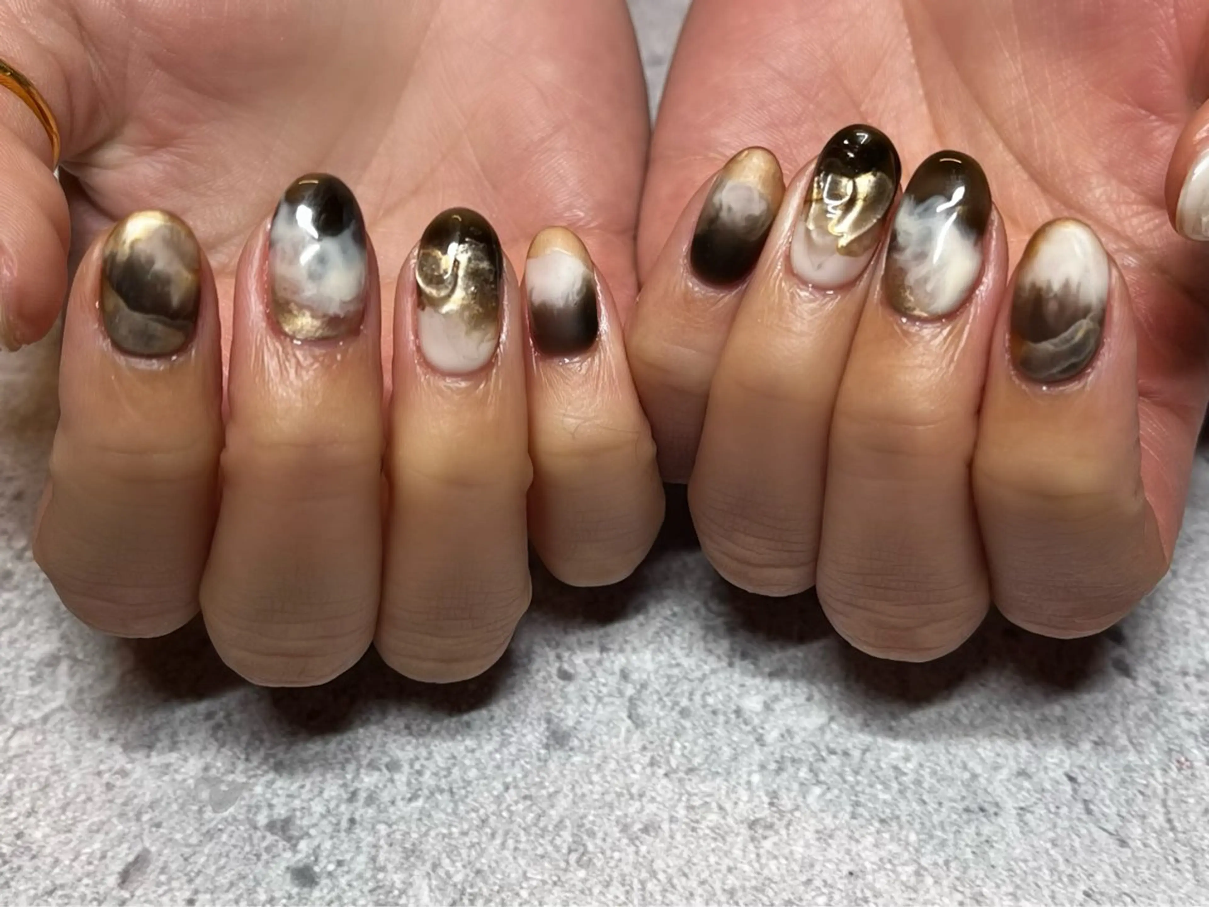 ミディアム ハンドネイル watabe .のネイルデザイン