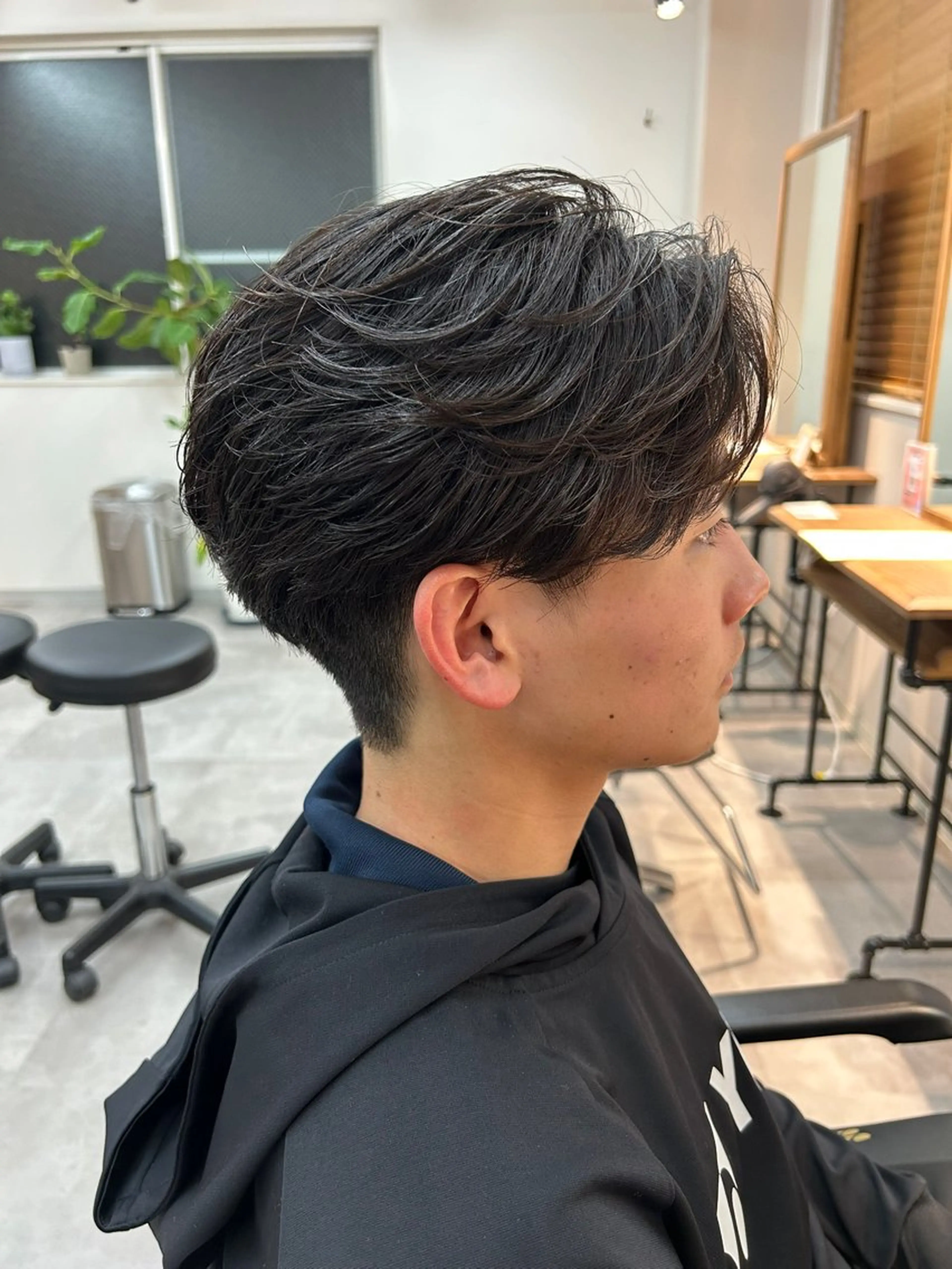 《人気メニュー🔥 ミニモ限定･韓国風スタイル》メンズカット + 前処理トリートメント付き毛流れニュアンスパーマの写真