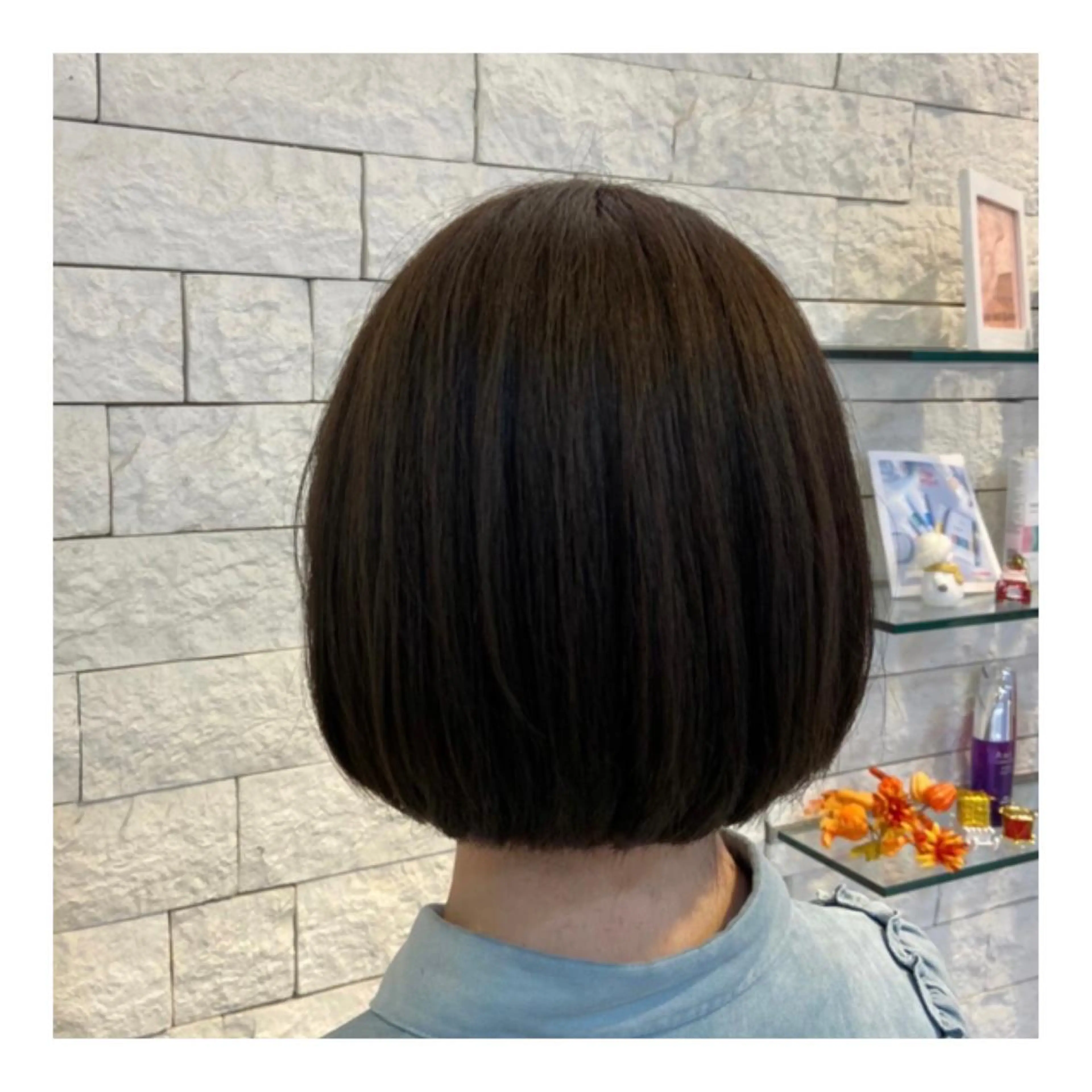 ミディアム カラー アッシュ ボブ BiBi  藪 菜月のヘアスタイル