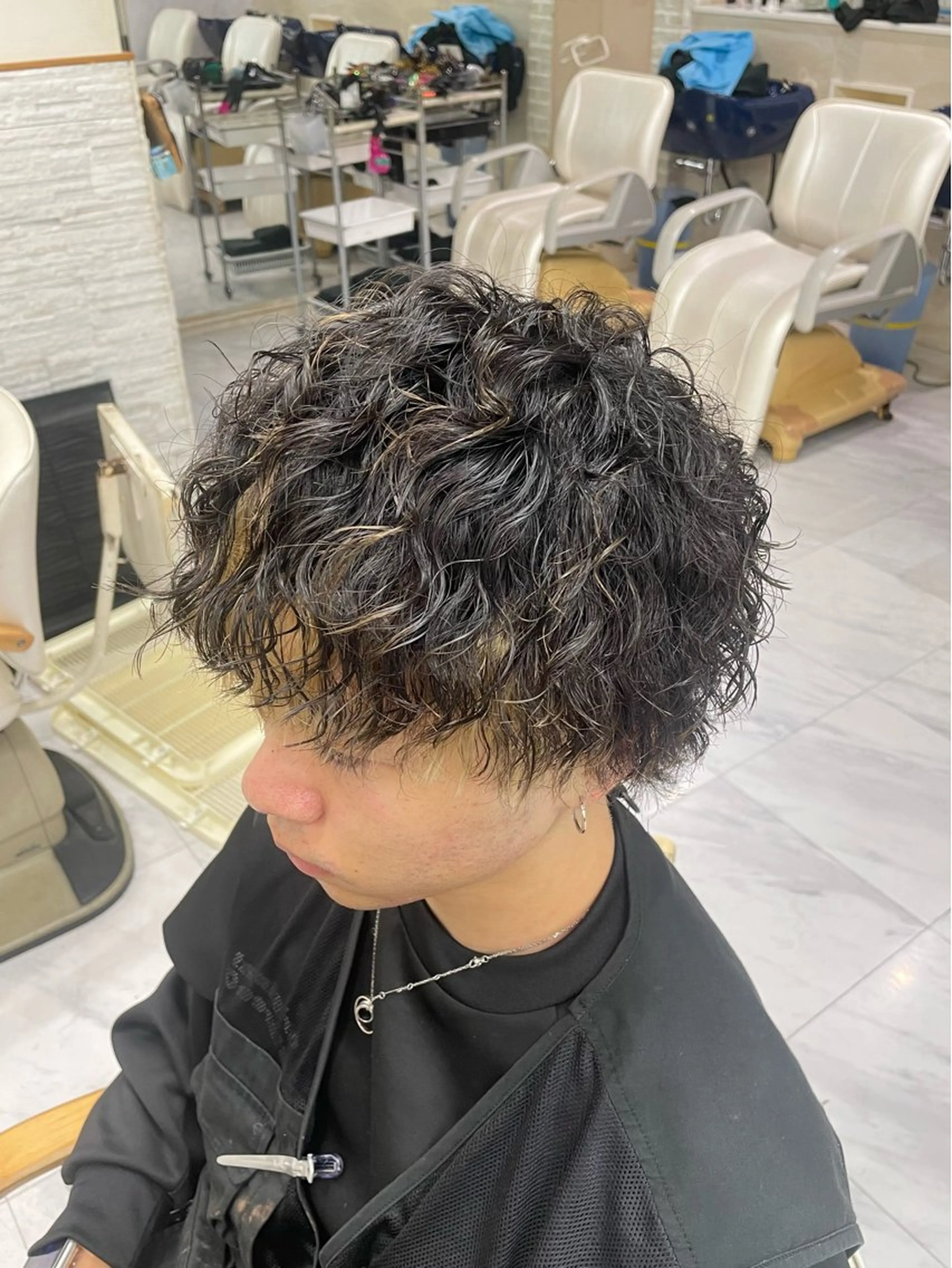 パーマ メンズ メンズパーマ ツイストスパイラルパーマ デート スパイラルパーマ 🐥くまがい💛 ダブルカラー／パーマのヘアスタイル
