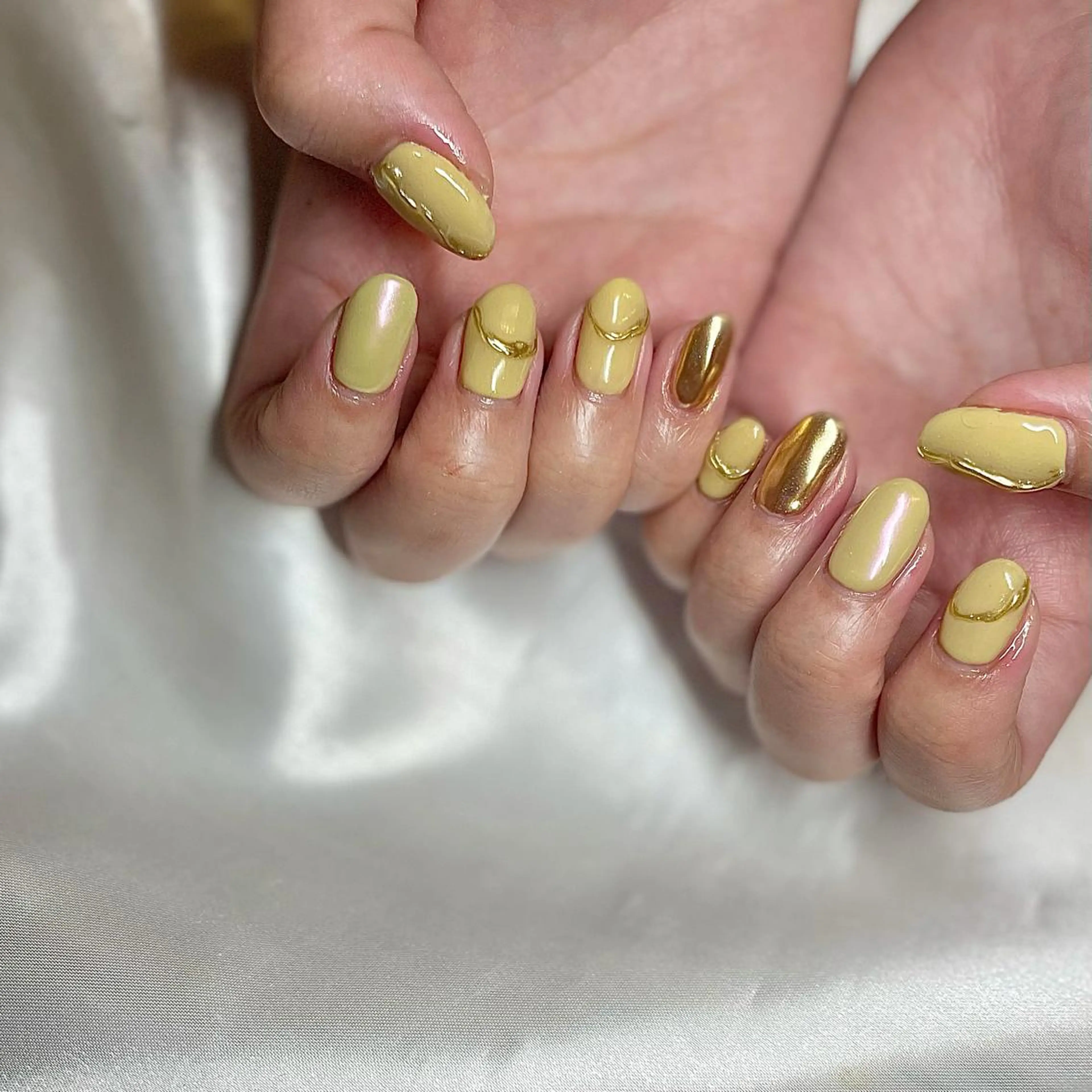 ミディアム カラー パーマ ヘアアレンジ メンズ キッズ ネイル マツエク・マツパ イエローカラー ミラーネイル 黄色 nail&eye Aoのマツエク・マツパデザイン