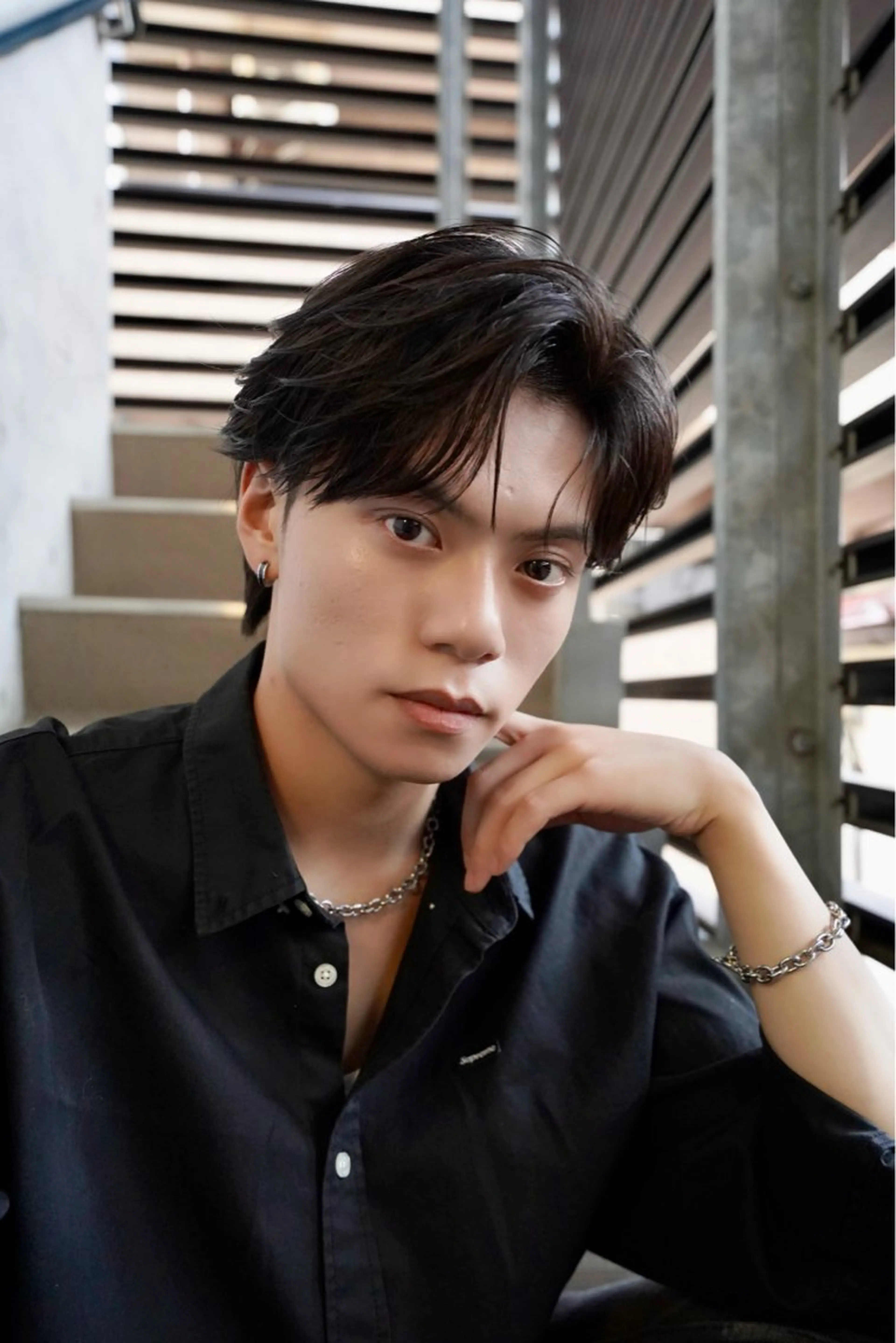 ショート パーマ メンズ アップバング メンズブリーチ センターパート メンズパーマ 刈り上げ カット トリートメント スパイキーショート メンズ特化/鈴木美璃のヘアスタイル