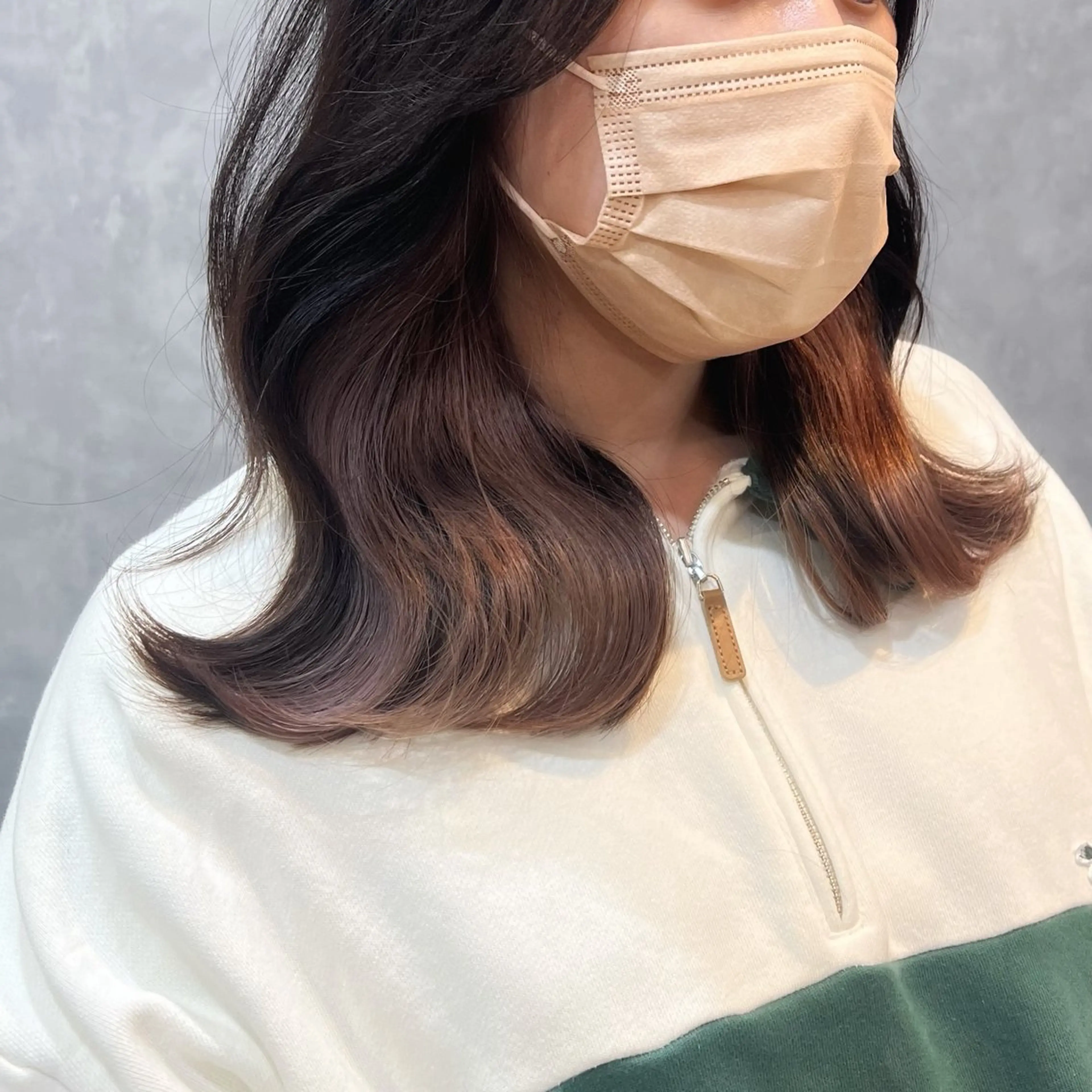 ミディアム カラー 黒髪 ブリーチ ダブルカラー イヤリングカラー インナーカラー 中村 ひなたのヘアスタイル