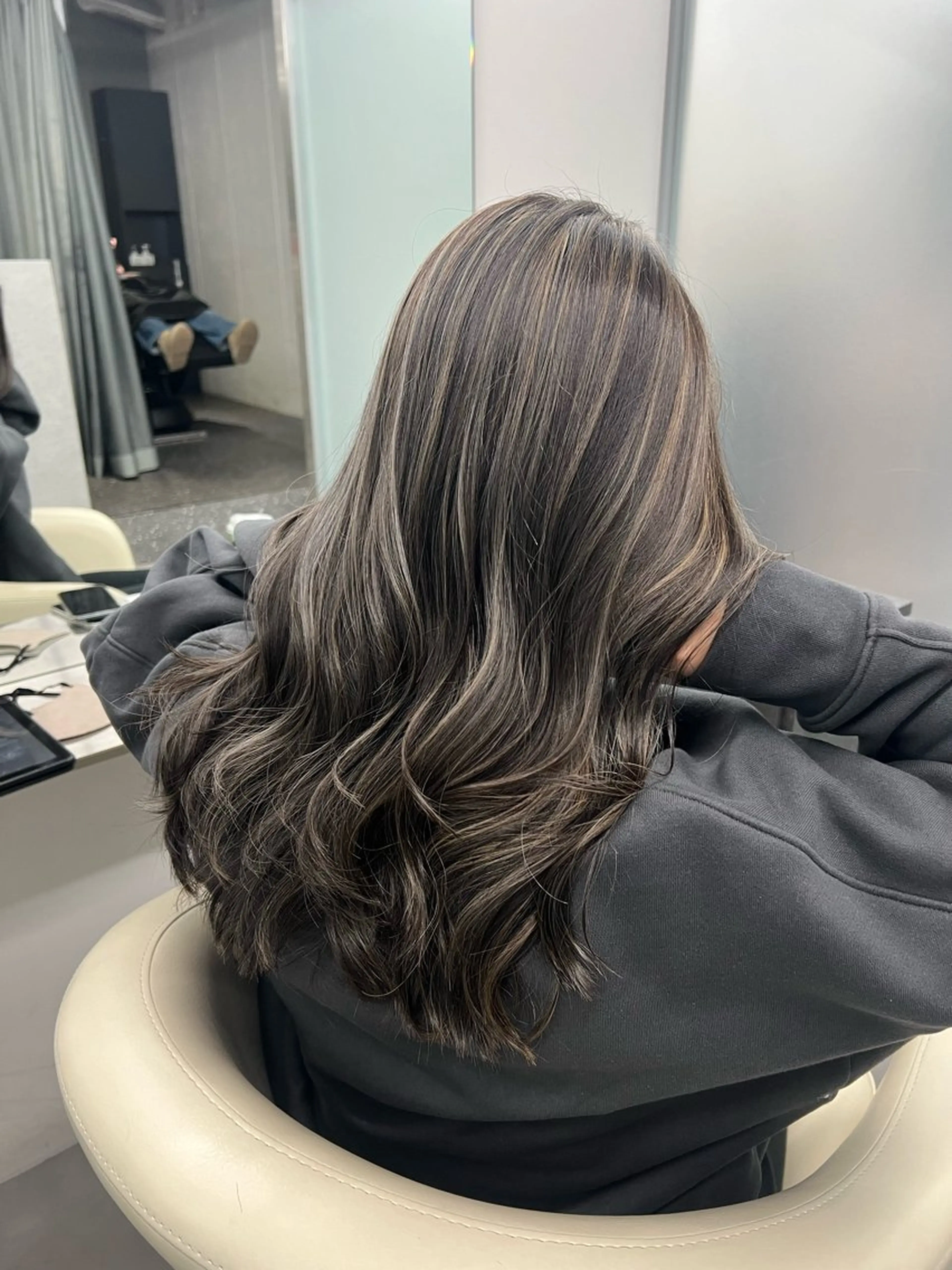 セミロング カラー ヘアカラー トリートメント 難波/ハイトーン 🦋AOI🦋のヘアスタイル