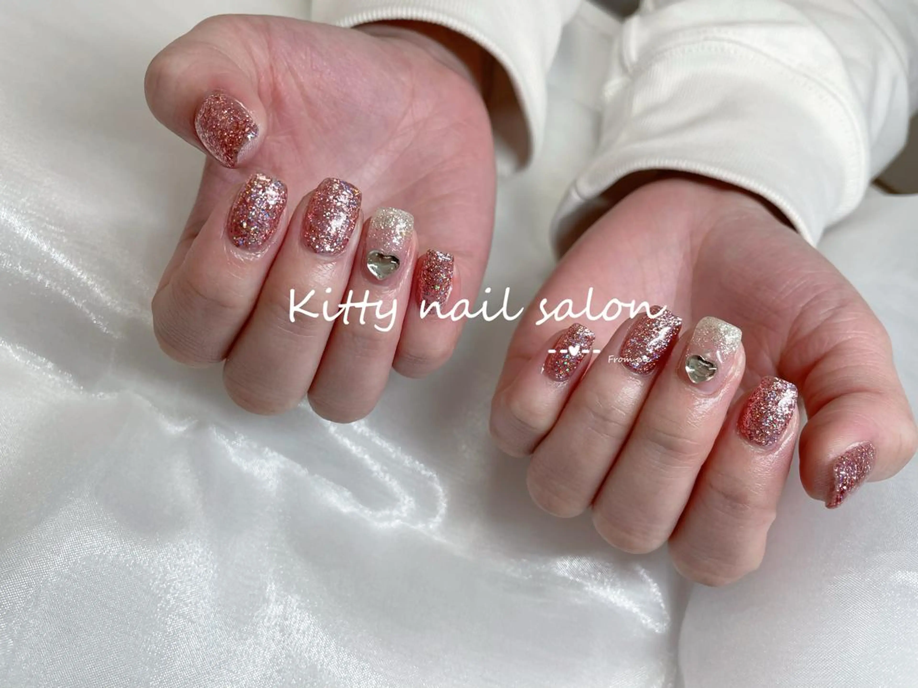 ネイル ストーンネイル kitty nail salonのネイルデザイン