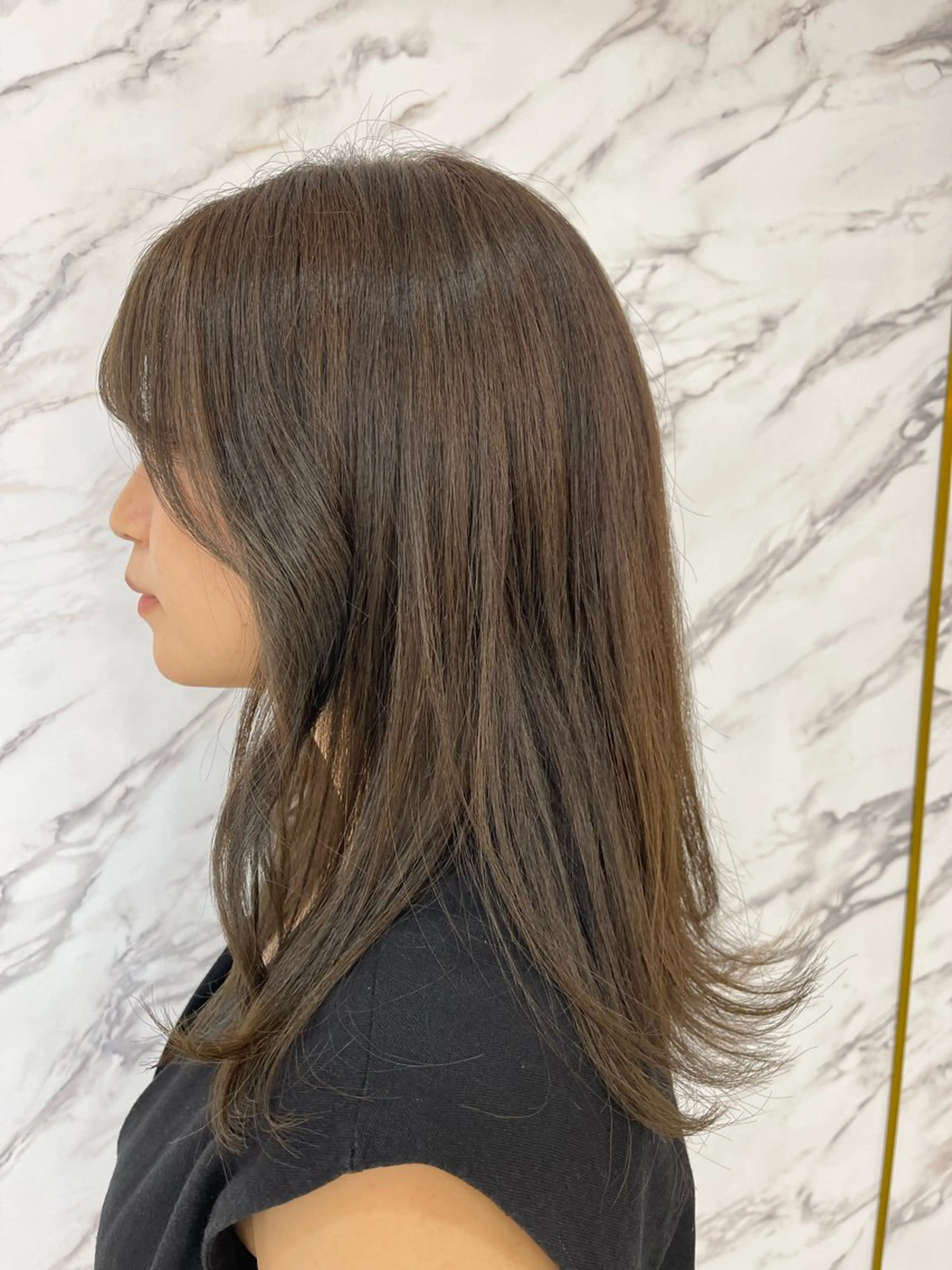 セミロング アッシュ 西野 蓮のヘアスタイル