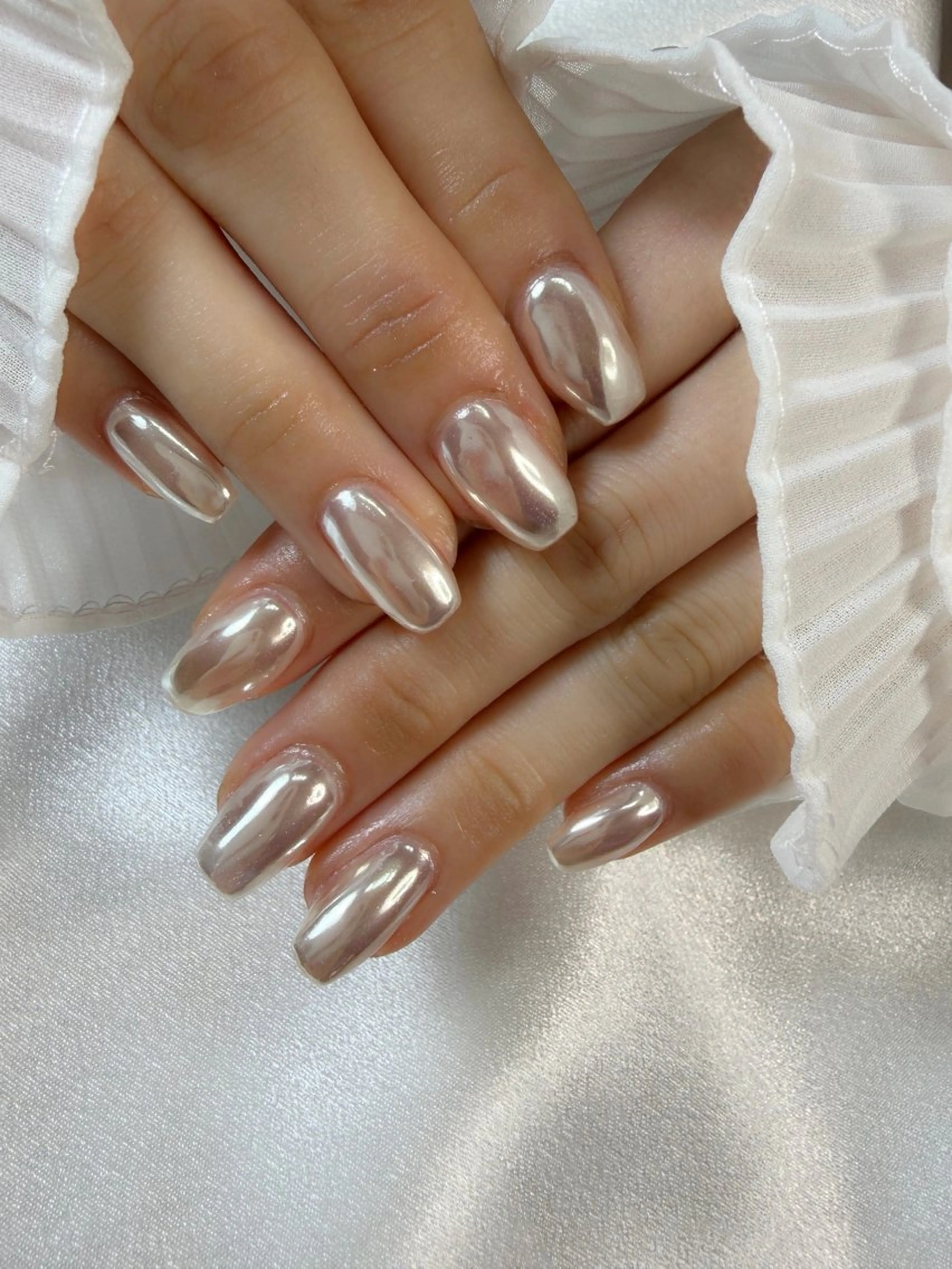 ネイル キラキラネイル ミラーネイル シンプルネイル ホワイト ハンドネイル iro+ nailのネイルデザイン