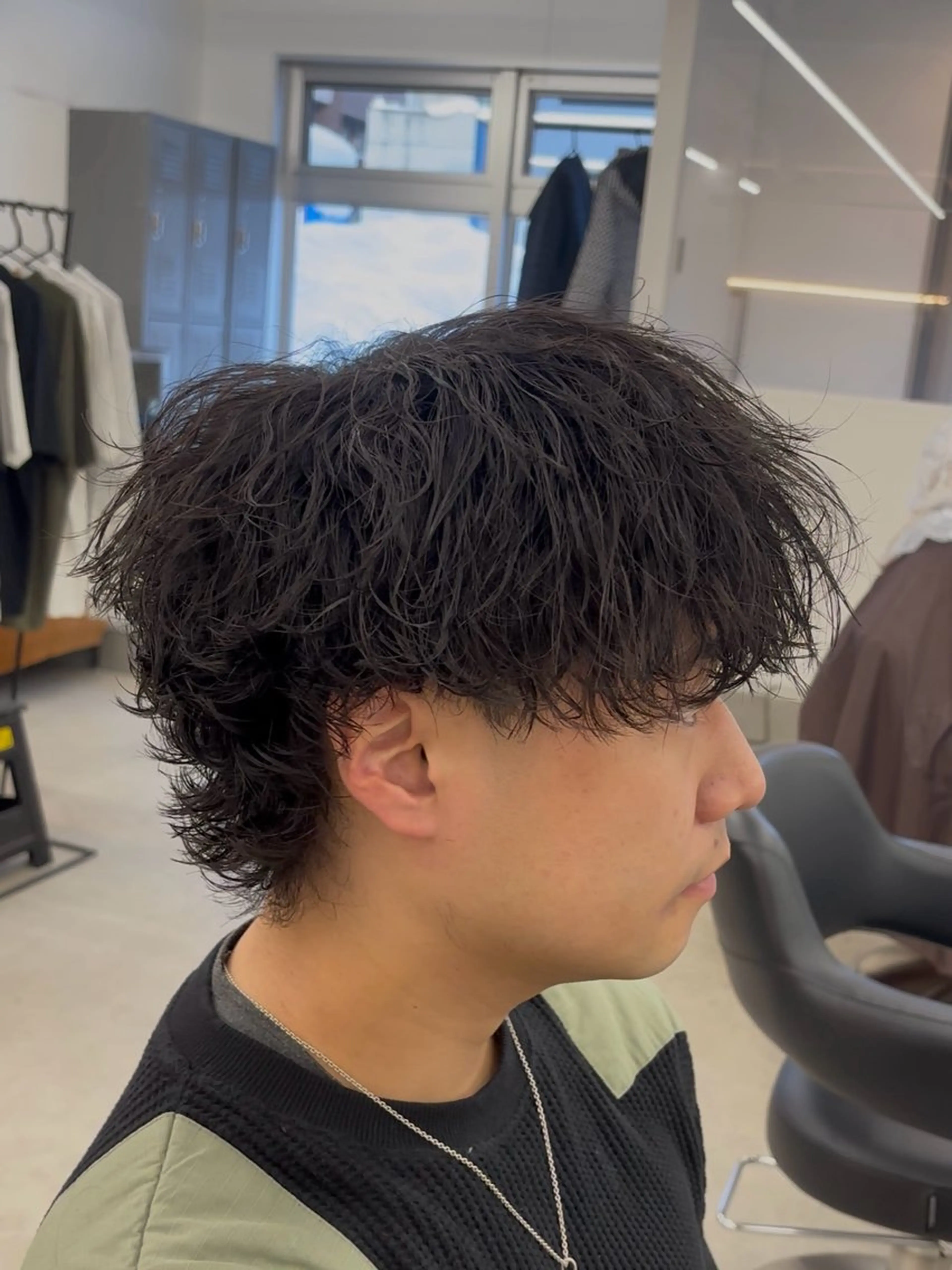 ショート パーマ メンズ マッシュウルフ マッシュ メンズパーマ 波巻きパーマ メンズウルフカット カット パーマ なりたひろと / メンズパーマのヘアスタイル