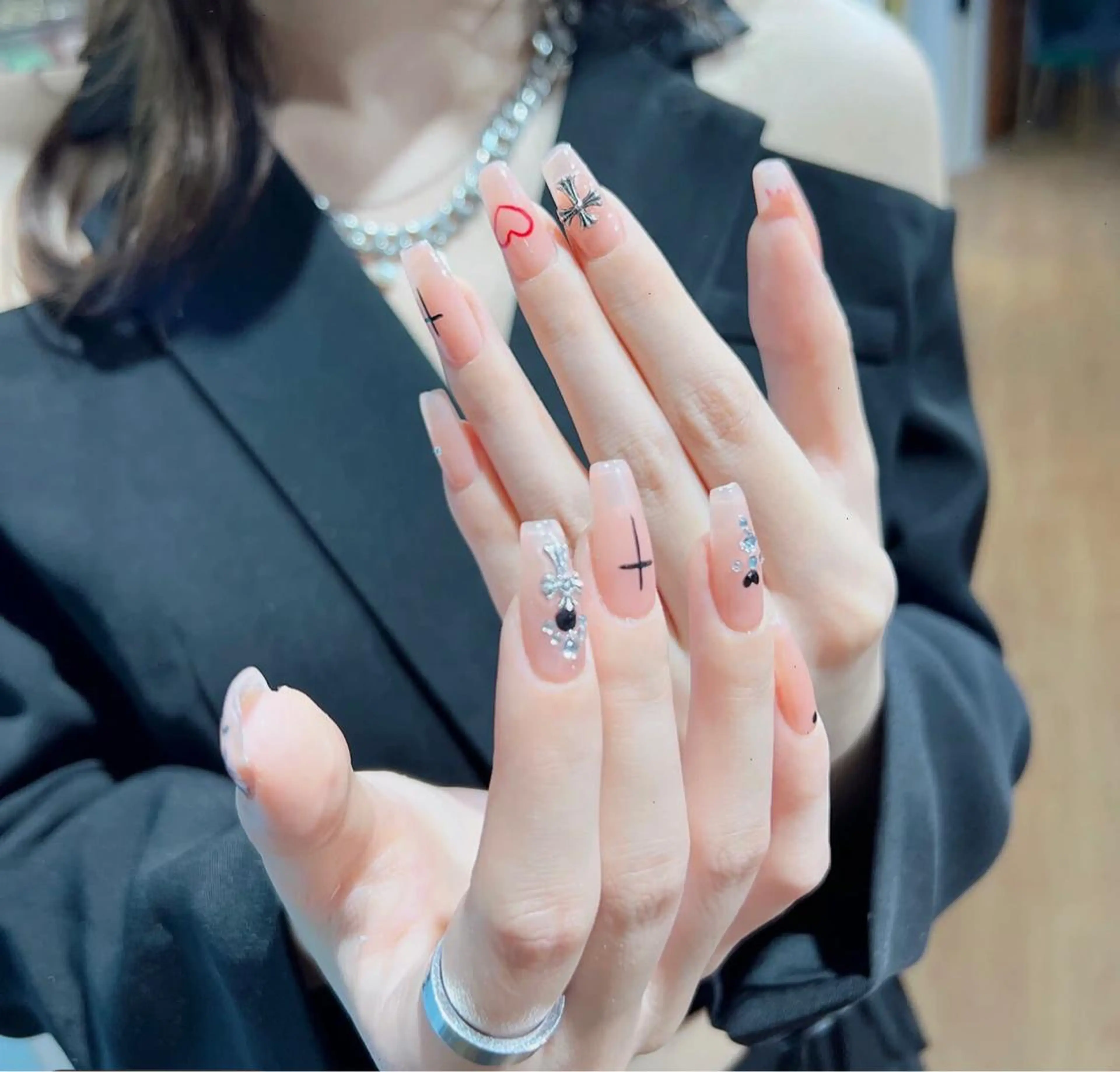 ネイル ハンドネイル Queen’s 歌舞伎町店のネイルデザイン