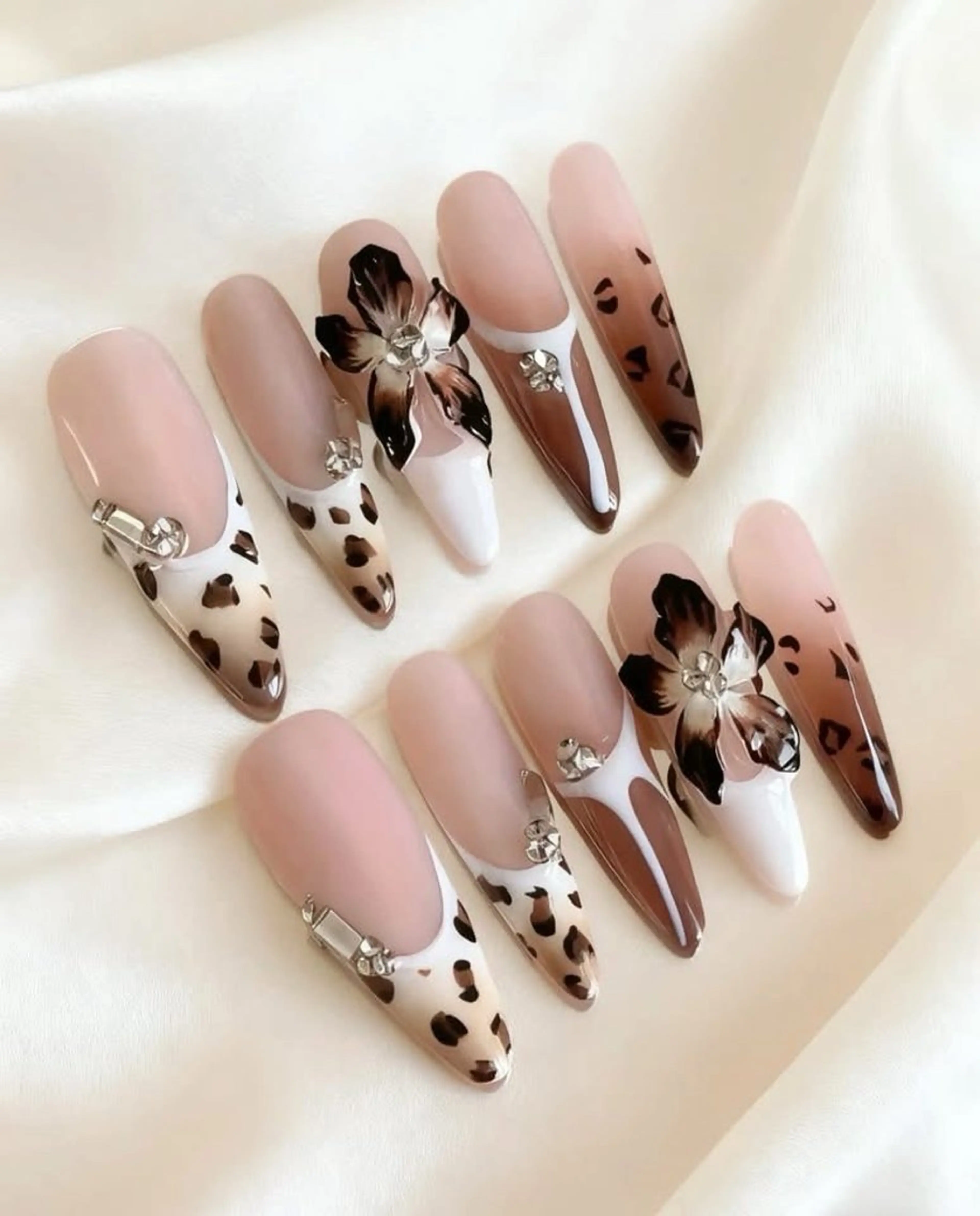 ネイル キラキラネイル 韓国ネイル スカルプネイル ハンドネイル ハンドケア GOTE KAWA Nail Salon(ゴテかわ)所属・Gote Kawa nail salonのネイルデザイン