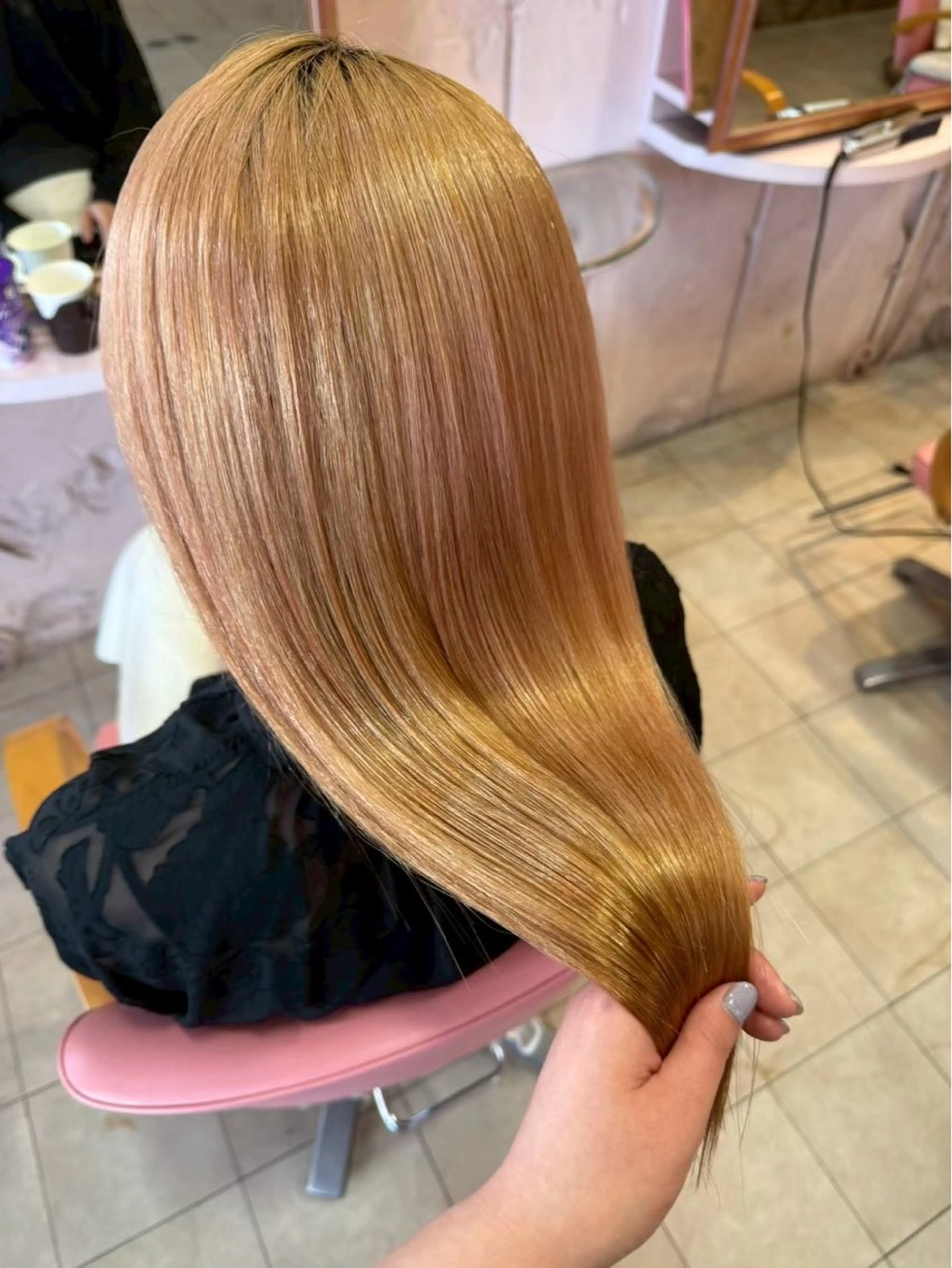 ロング 𝙼𝚒𝚎𝚗𝚎 𝚙𝚒𝚗𝚔所属・山本 葵のヘアスタイル