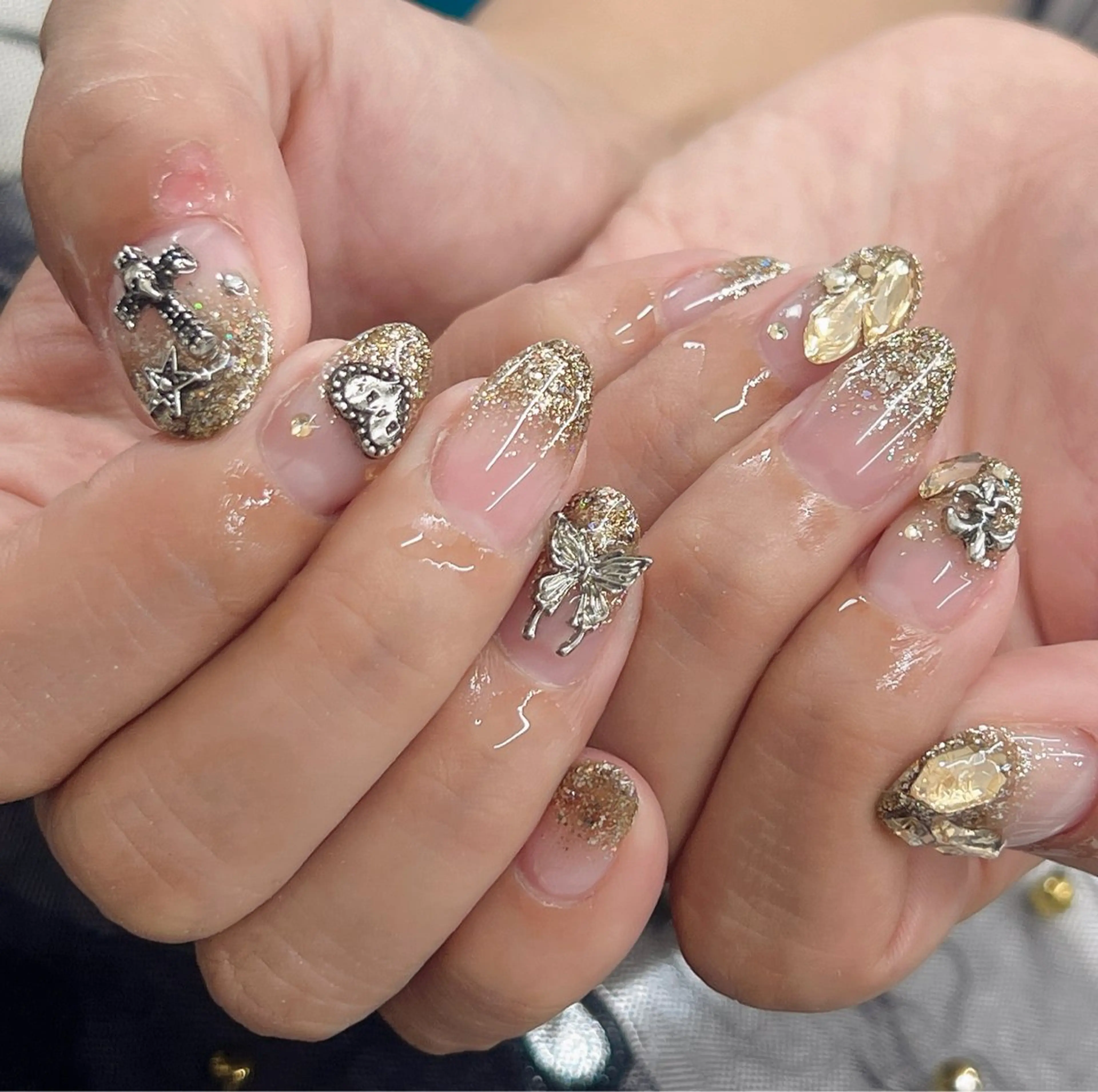 ネイル グラデーション ラメ(グリッター) ラメグラデーション ハンドネイル bijou nails所属・bijou nails 蓮のネイルデザイン