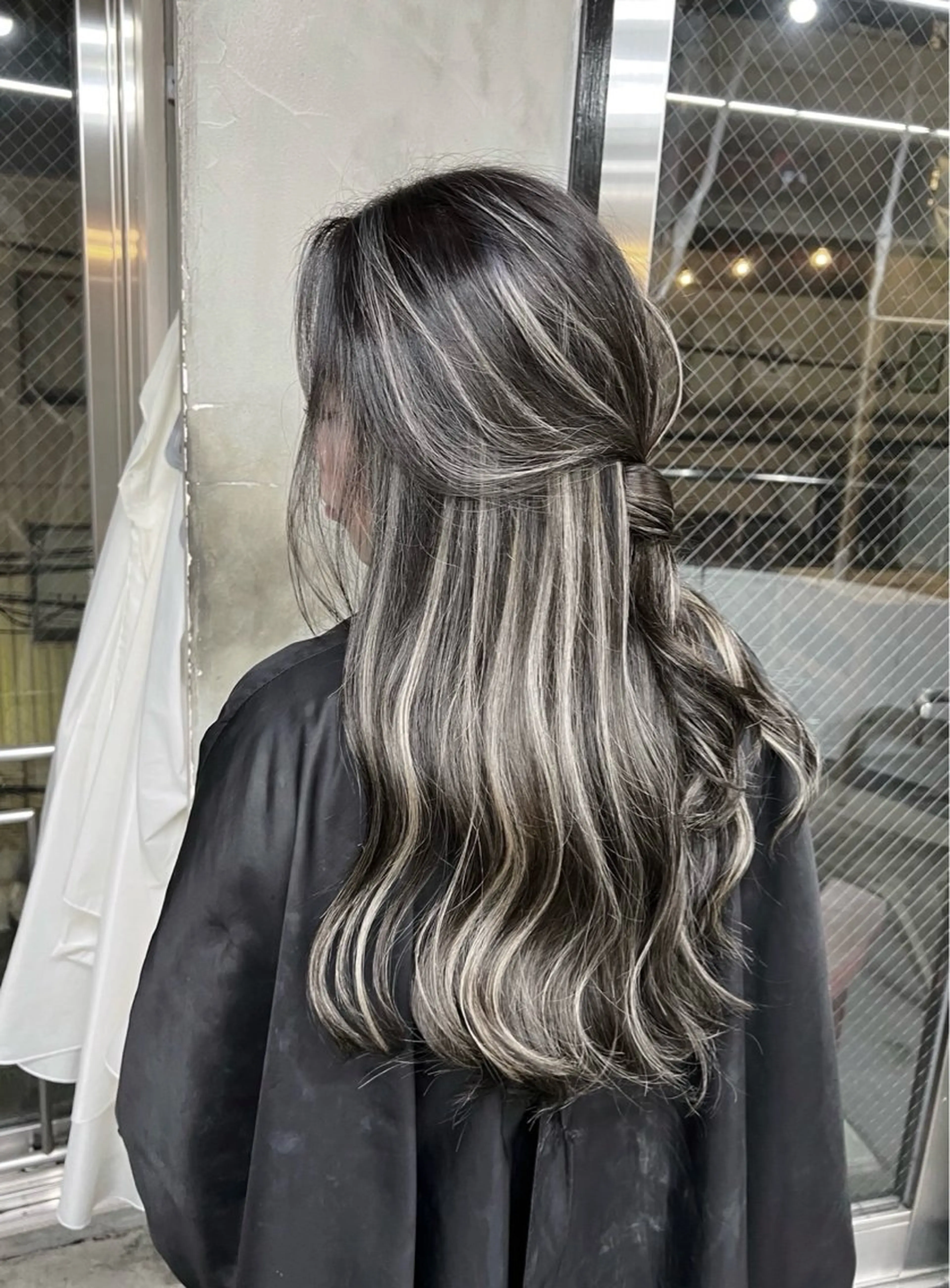 ロング カラー ヘアアレンジ ダークグレー ダークグレージュ グレージュ ハイライトカラー ハイライト ヘアカラー トリートメント ROBIN所属・指名数No.1 /NAOYAのヘアスタイル