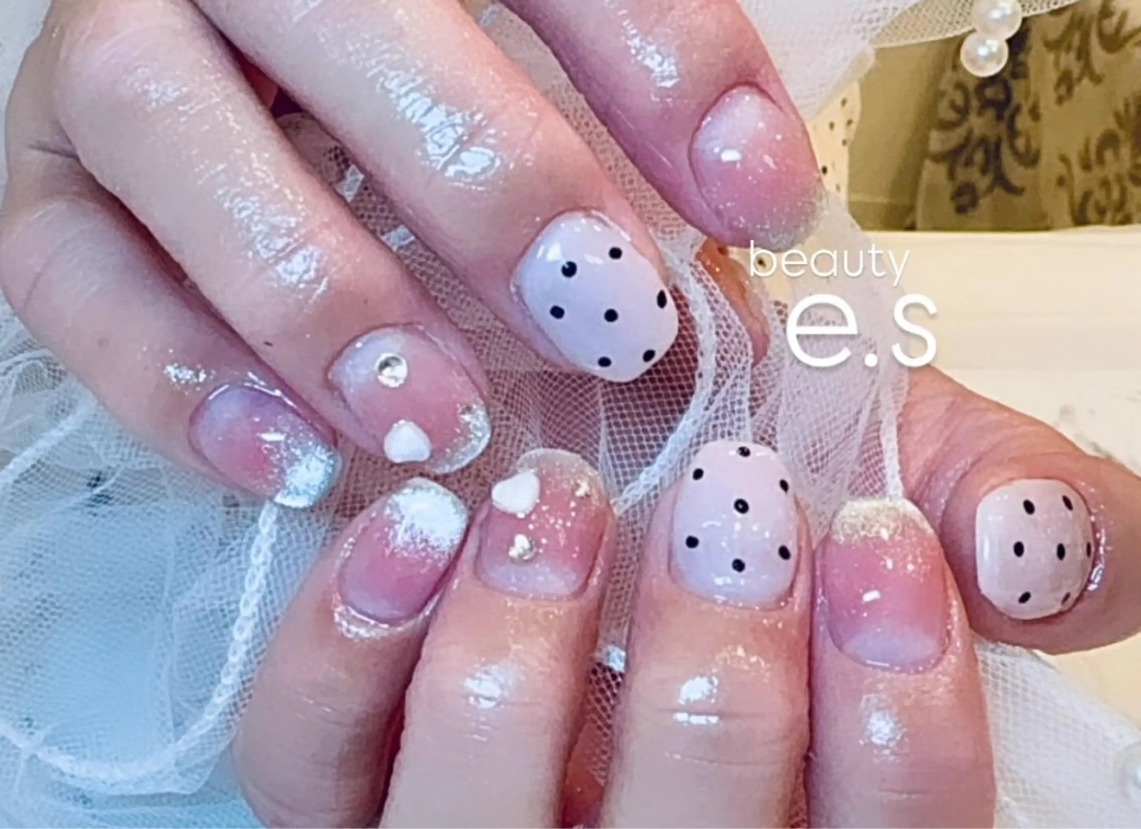 ネイル チークネイル ドット 韓国ネイル ワンホンネイル ハンドネイル nail e.sのネイルデザイン