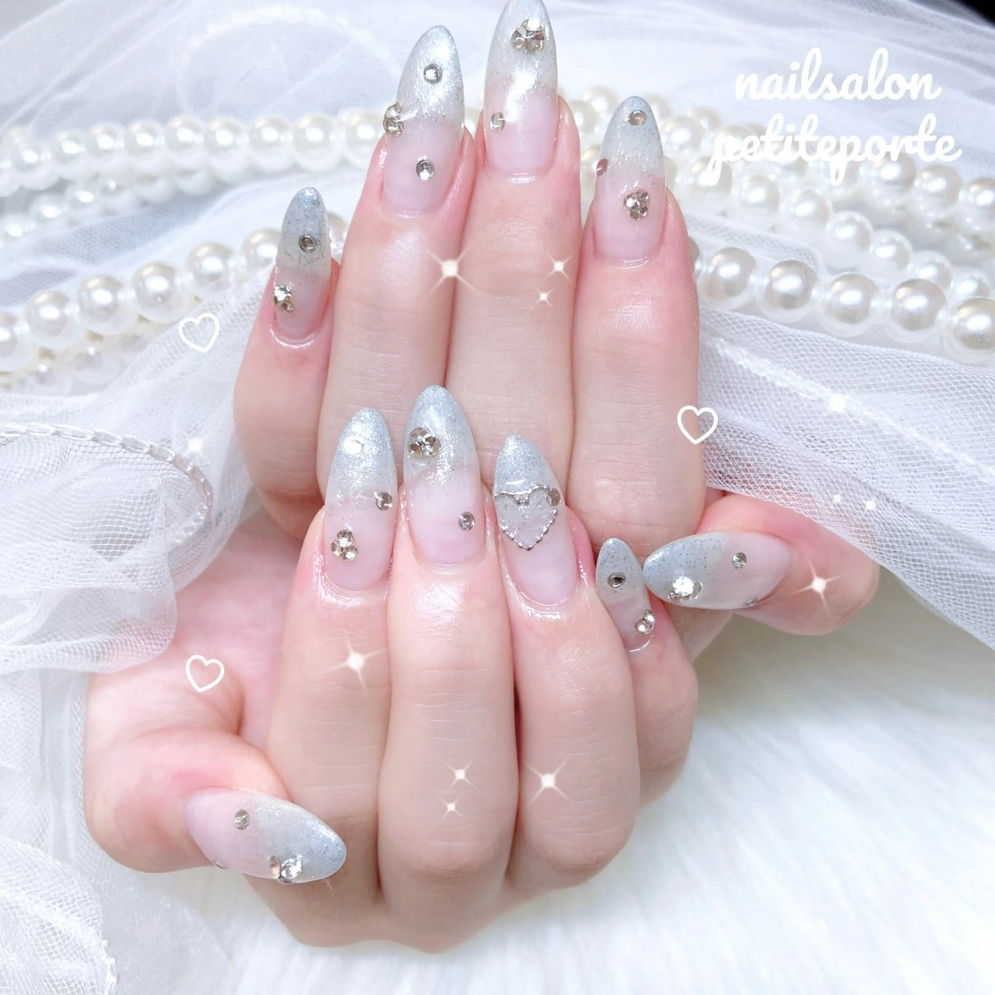 ネイル 長さ出し ジェルネイル キラキラネイル 水色 ロングネイル ハンドネイル nailsalon petite porte所属・petite porteのネイルデザイン