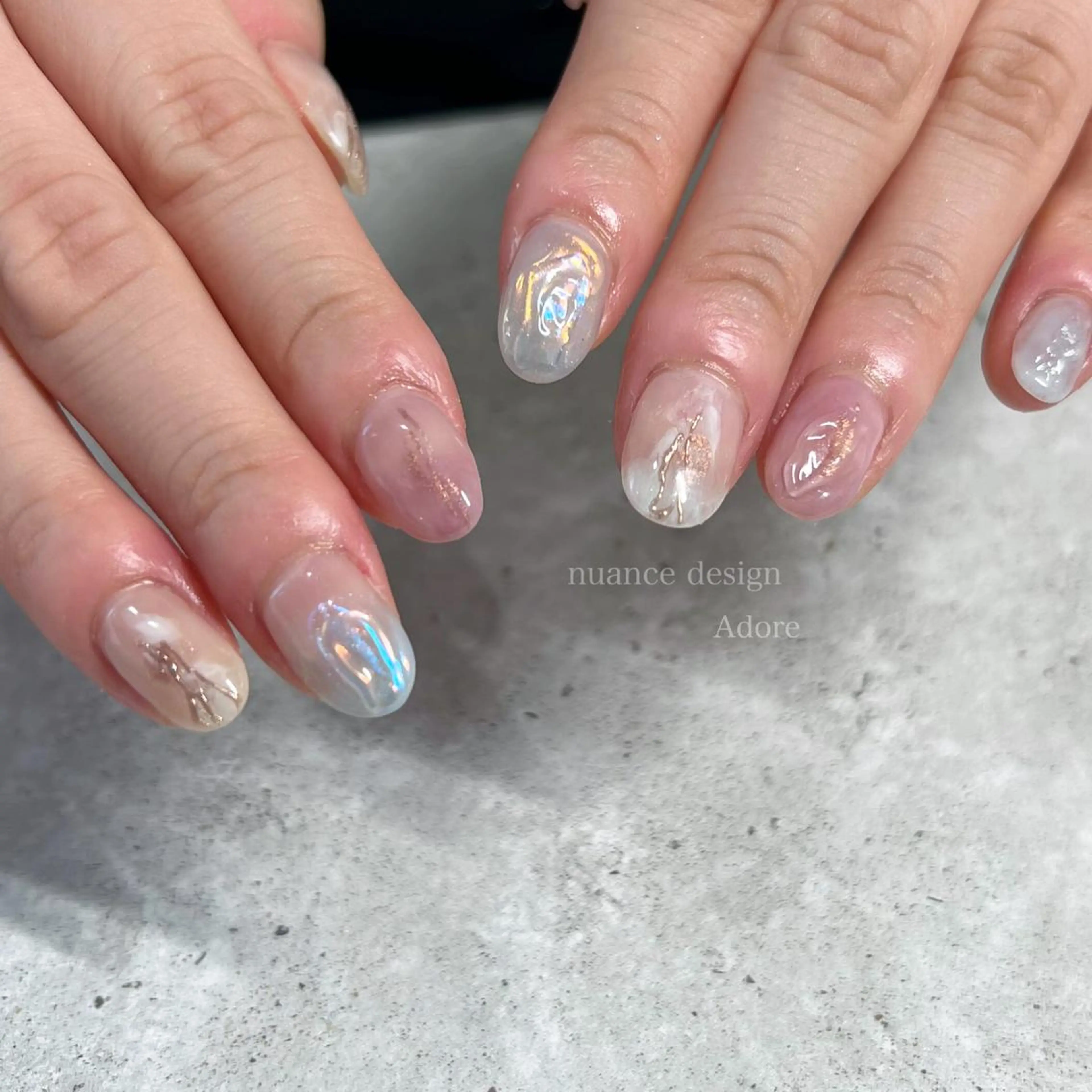 ネイル オーロラネイル ミラーネイル ニュアンスネイル ピンク ハンドネイル Nail Adore.のネイルデザイン