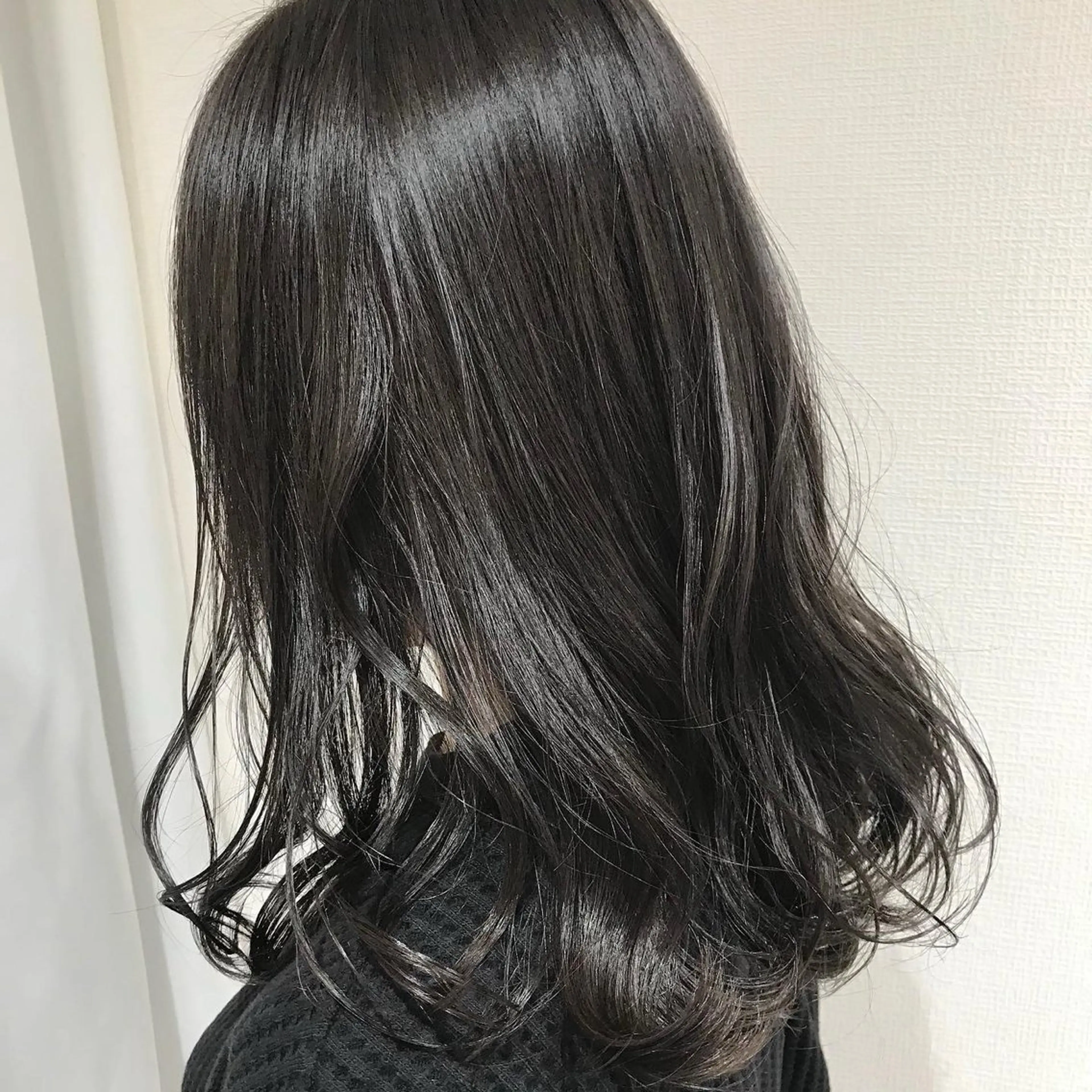 ミディアム カラー 韓国ヘア🇰🇷／ 艶カラー鈴木萌愛🩶のヘアスタイル