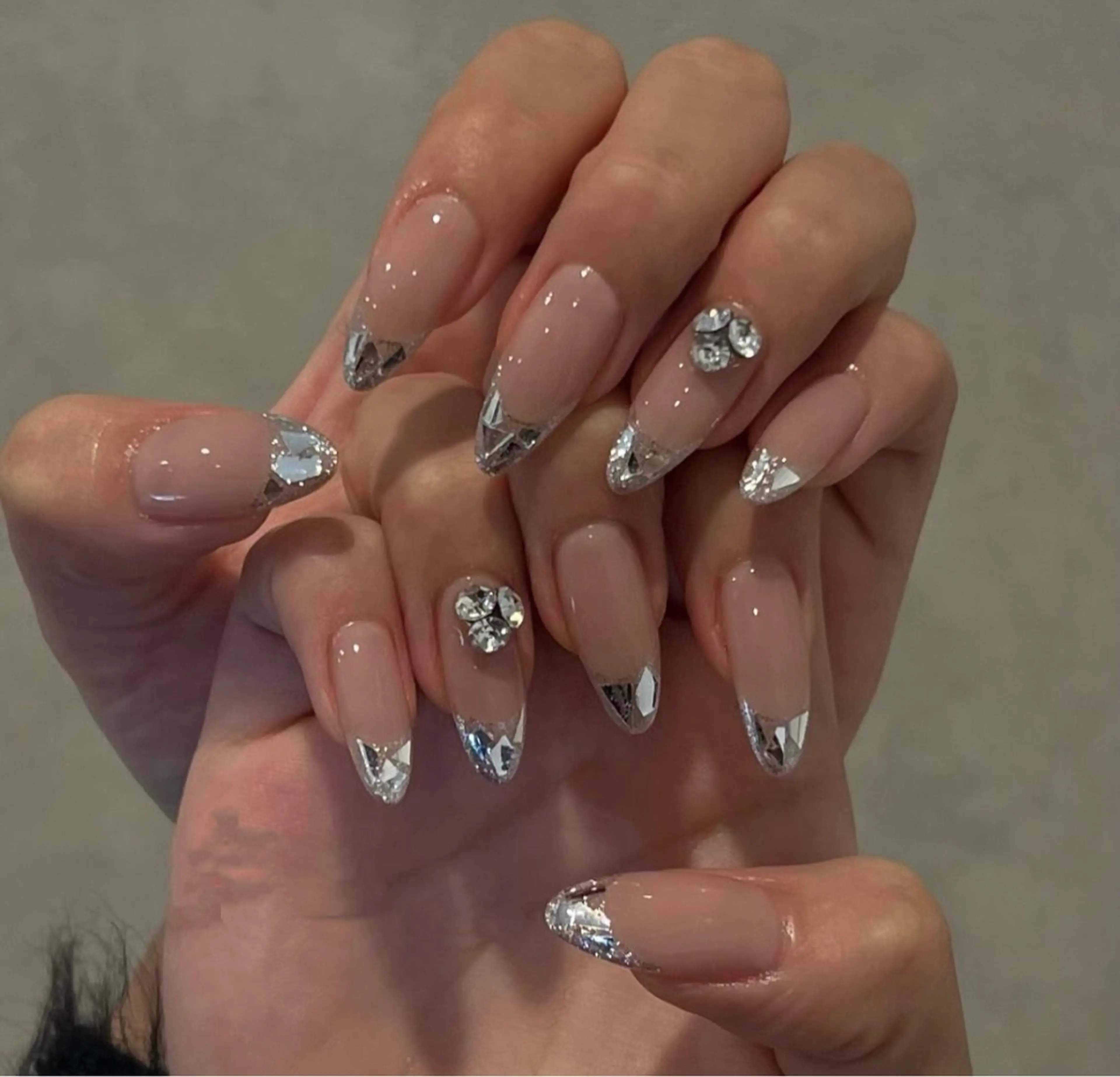 ネイル フレンチネイル ガラスフレンチ キラキラネイル シンプルネイル ストーンネイル ハンドネイル BERA NAILSのネイルデザイン