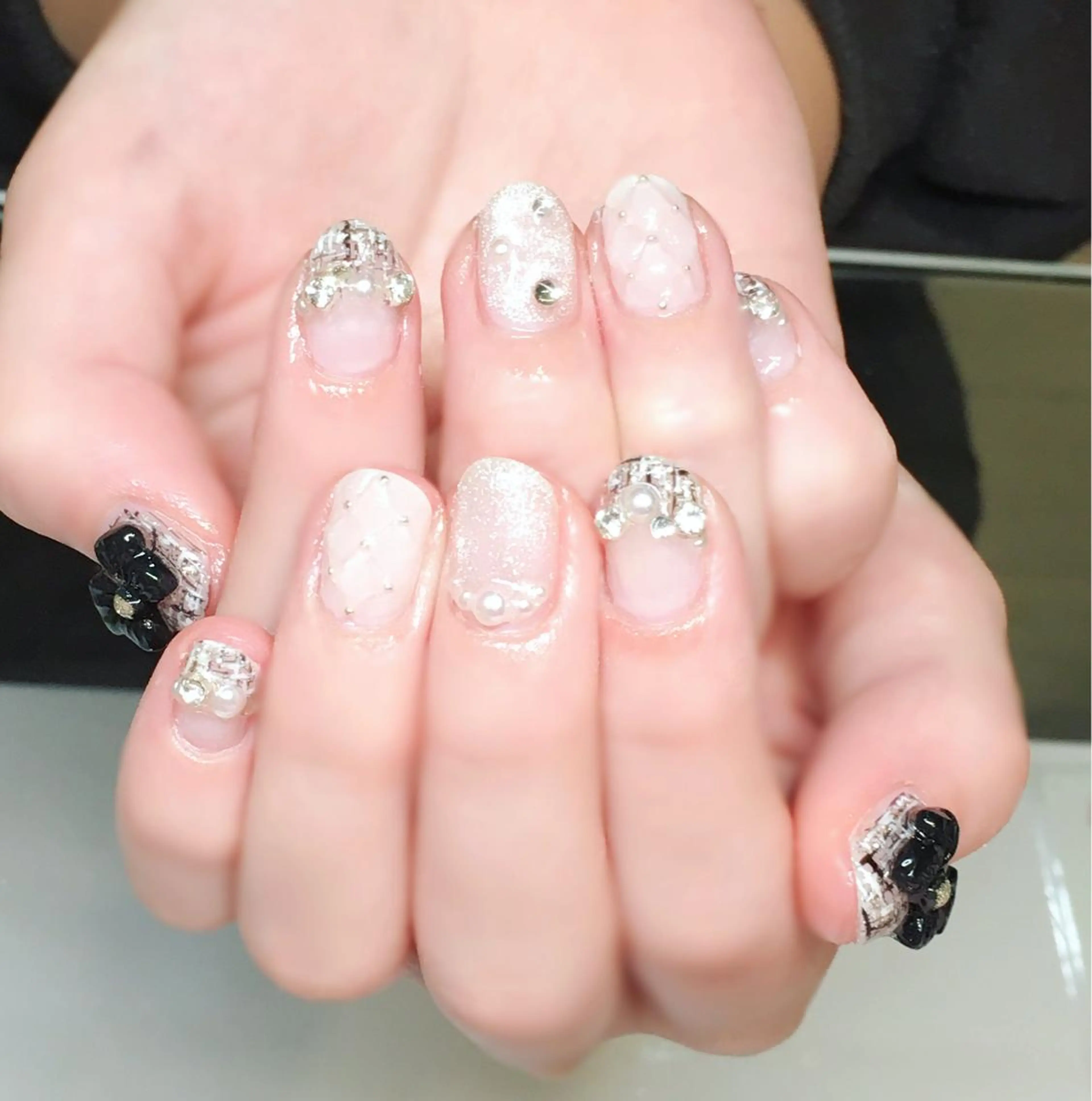 ネイル ジェルネイル キラキラネイル ツイードネイル ワンホンネイル 冬ネイル Nyanco Nailのネイルデザイン