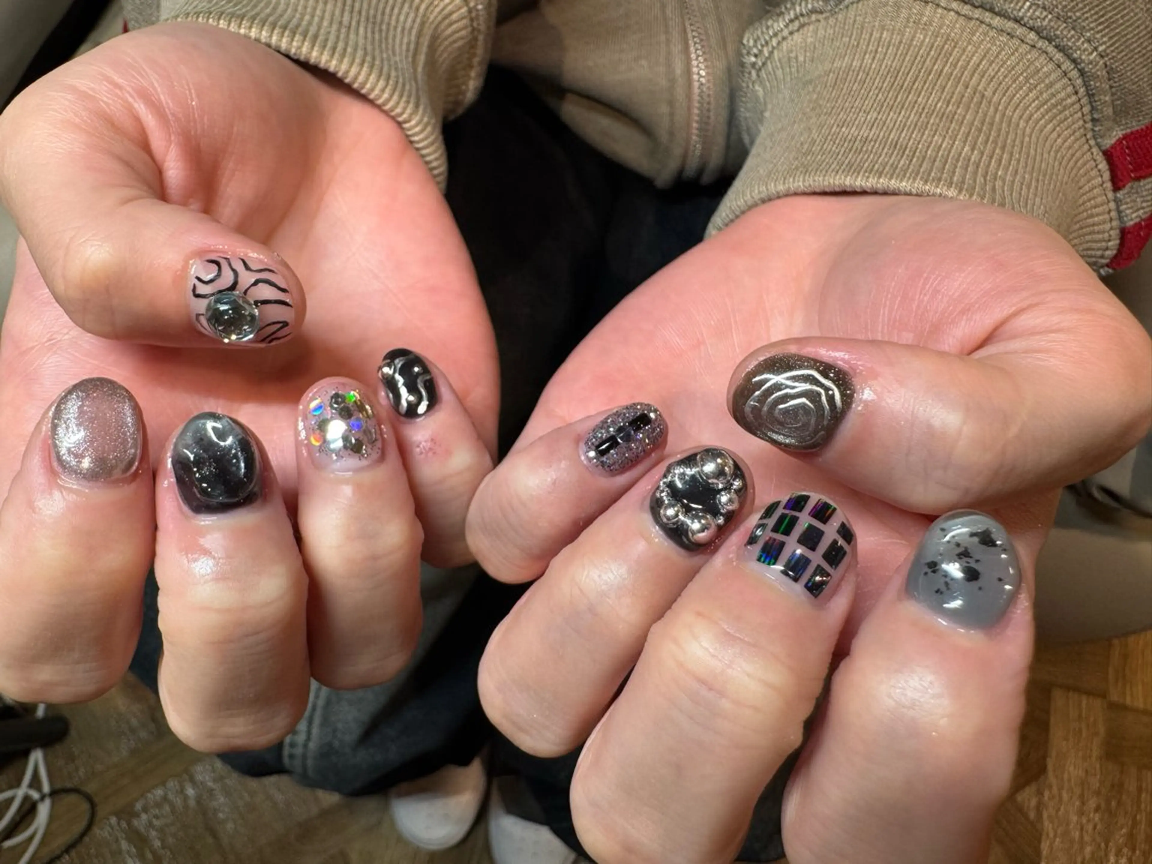 ネイル シルバー tsumeasobi所属・tsumeasobi 🪬macoのネイルデザイン