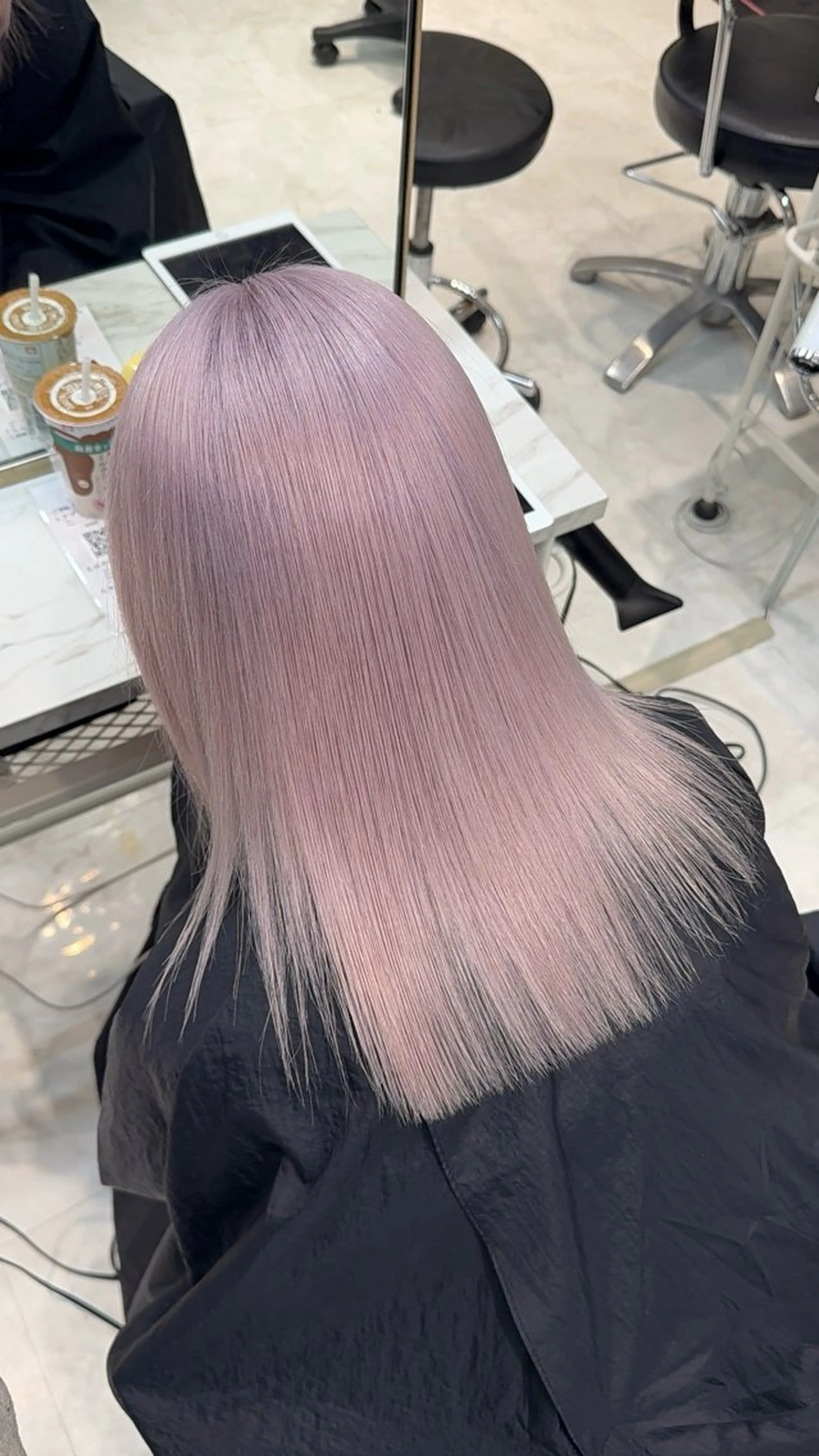 ロング カラー ヘアアレンジ ベージュカラー ブリーチ ブロンド デザインカラー ミルクティーベージュ ヘアカラー ハイトーン特化/ 複雑履歴修正/拓真のヘアスタイル